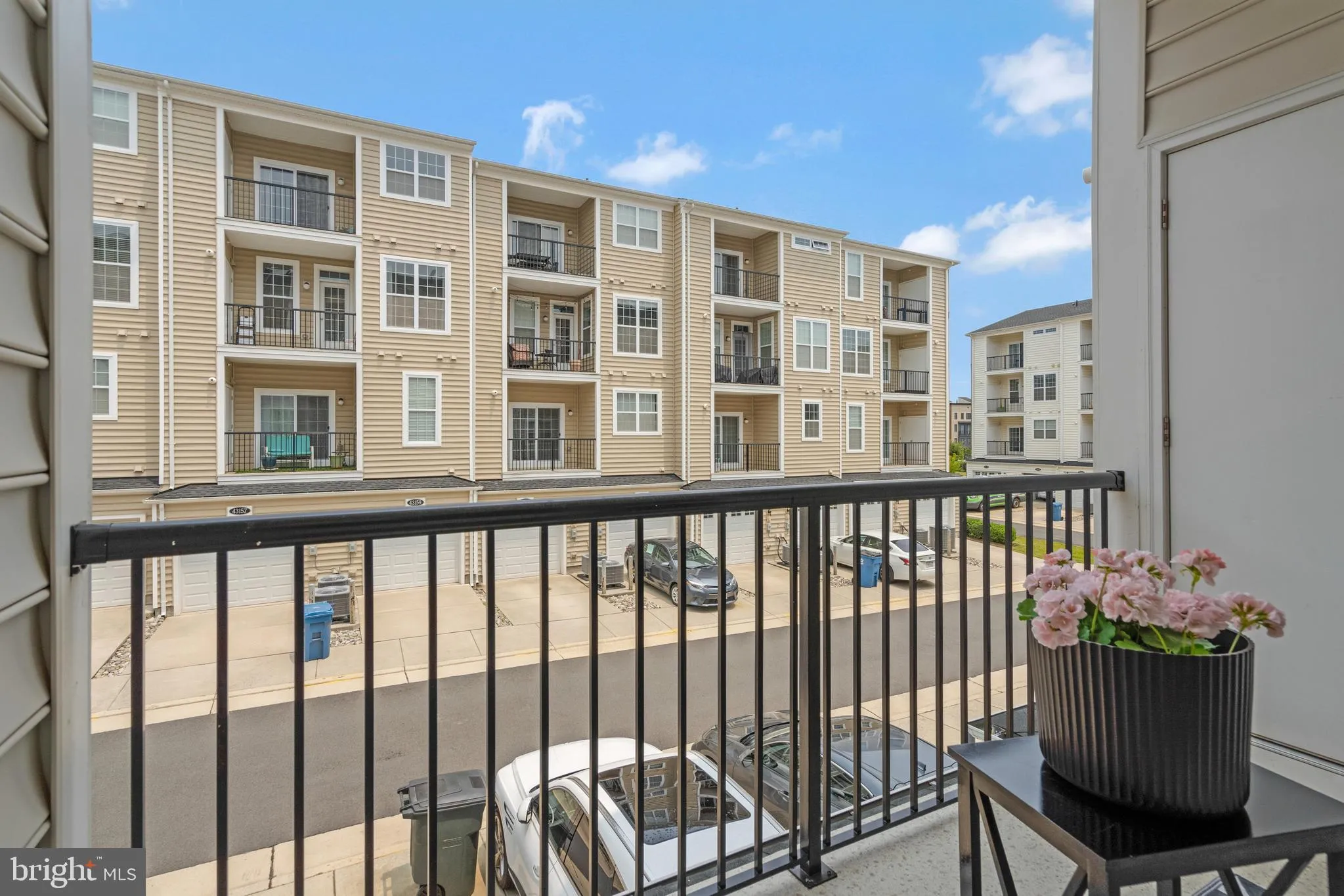 Ashburn, Virginia 20148, United States, 3 Bedrooms Bedrooms, ,3 BathroomsBathrooms,Residential,Contingent,123232