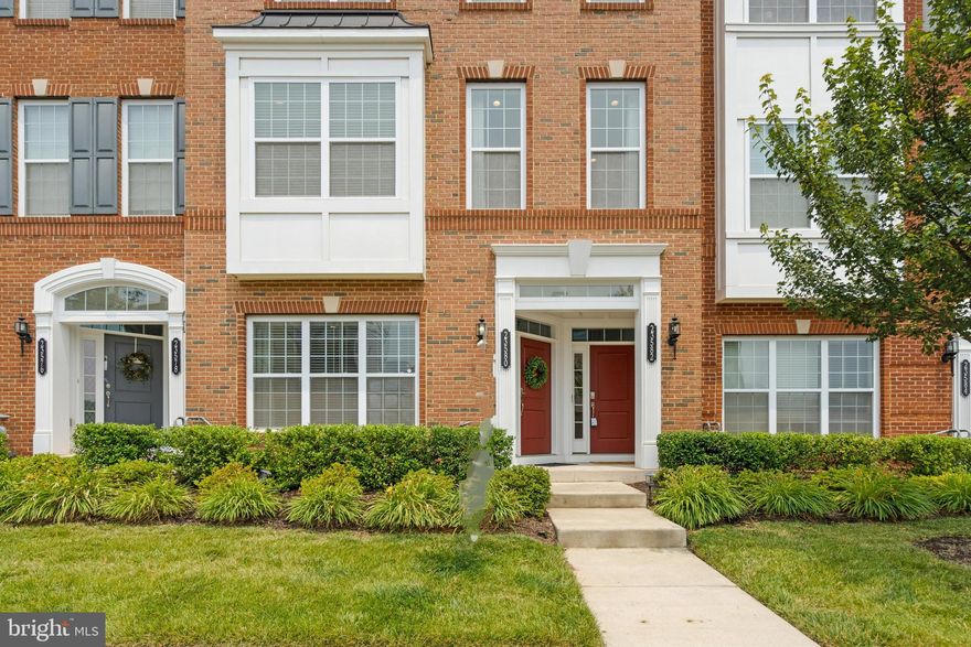 ** OPEN SATURDAY JUNE 7, 1-2 PM ** BEAUTIFUL 2-LEVEL CONDO TOWNHOME ** ONE-CAR GARAGE AND DRIVEWAY PARKING ** EV CHARGER ** PROFESSIONALLY CLEANED AND FRESHLY PAINTED ** MOVE-IN READY JUNE 15TH, 2025 (OR SOONER) ** EASY ACCESS TO ASHBURN SILVER LINE METRO STATION ** PLEASE USE RENTSPREE LINK TO APPLY **