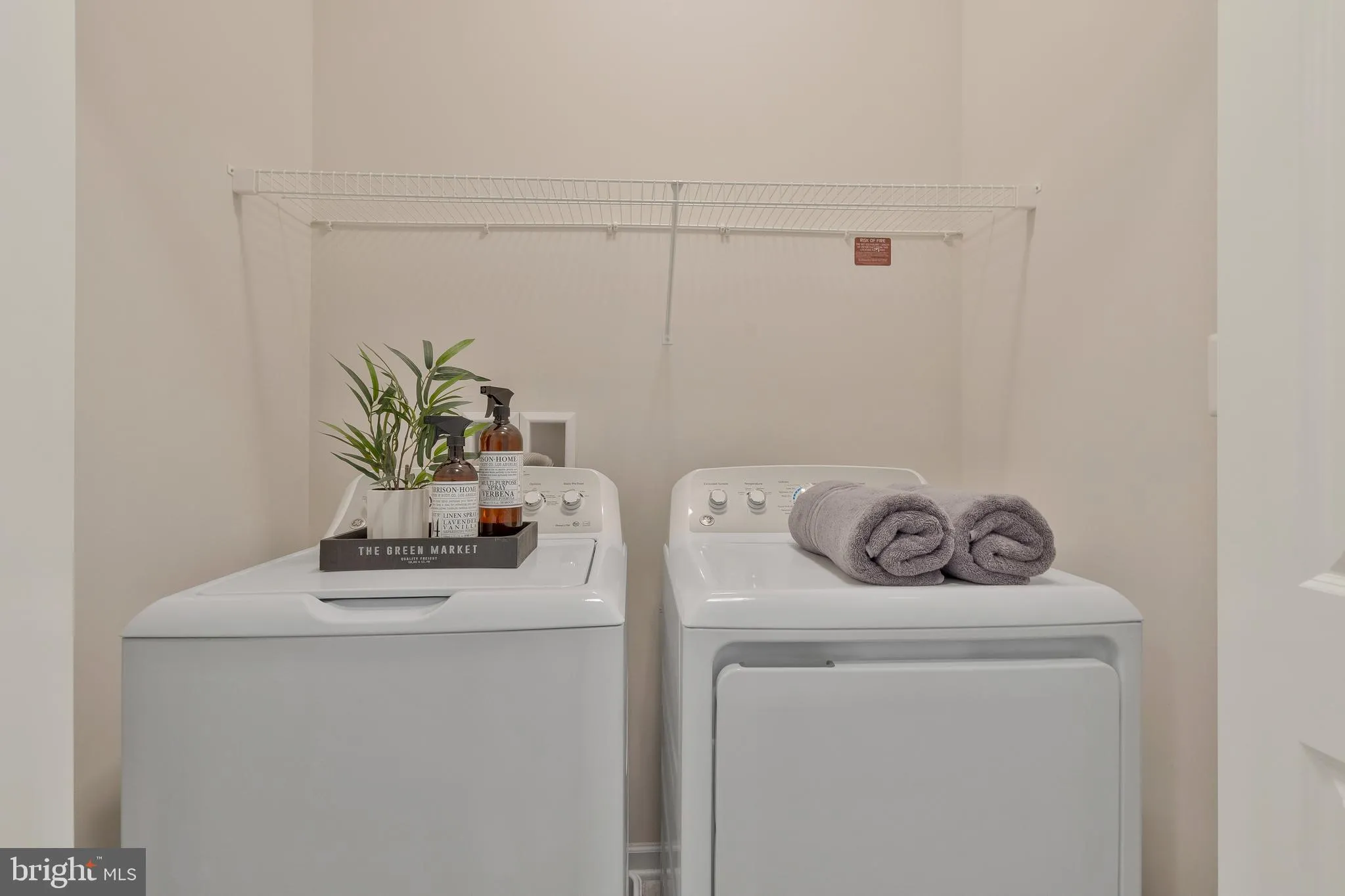 Ashburn, Virginia 20148, United States, 3 Bedrooms Bedrooms, ,3 BathroomsBathrooms,Residential,Contingent,123232