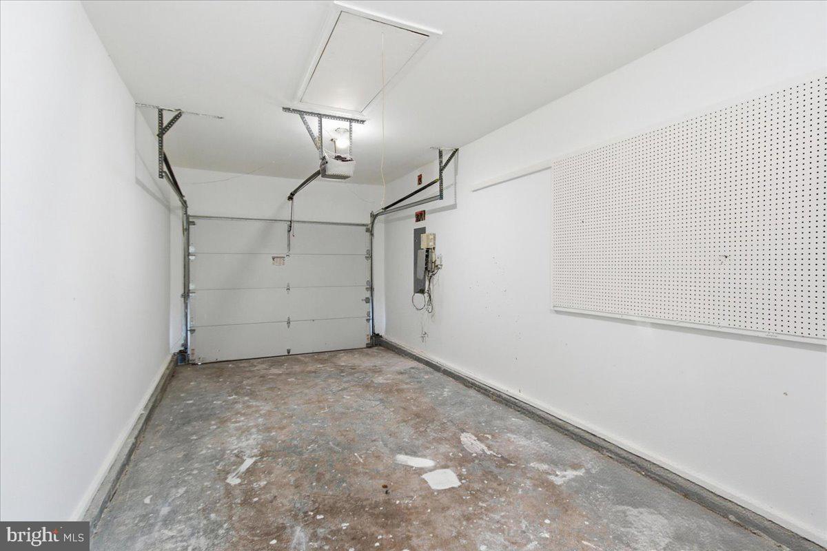 FOX RUN ESTATES - Residential