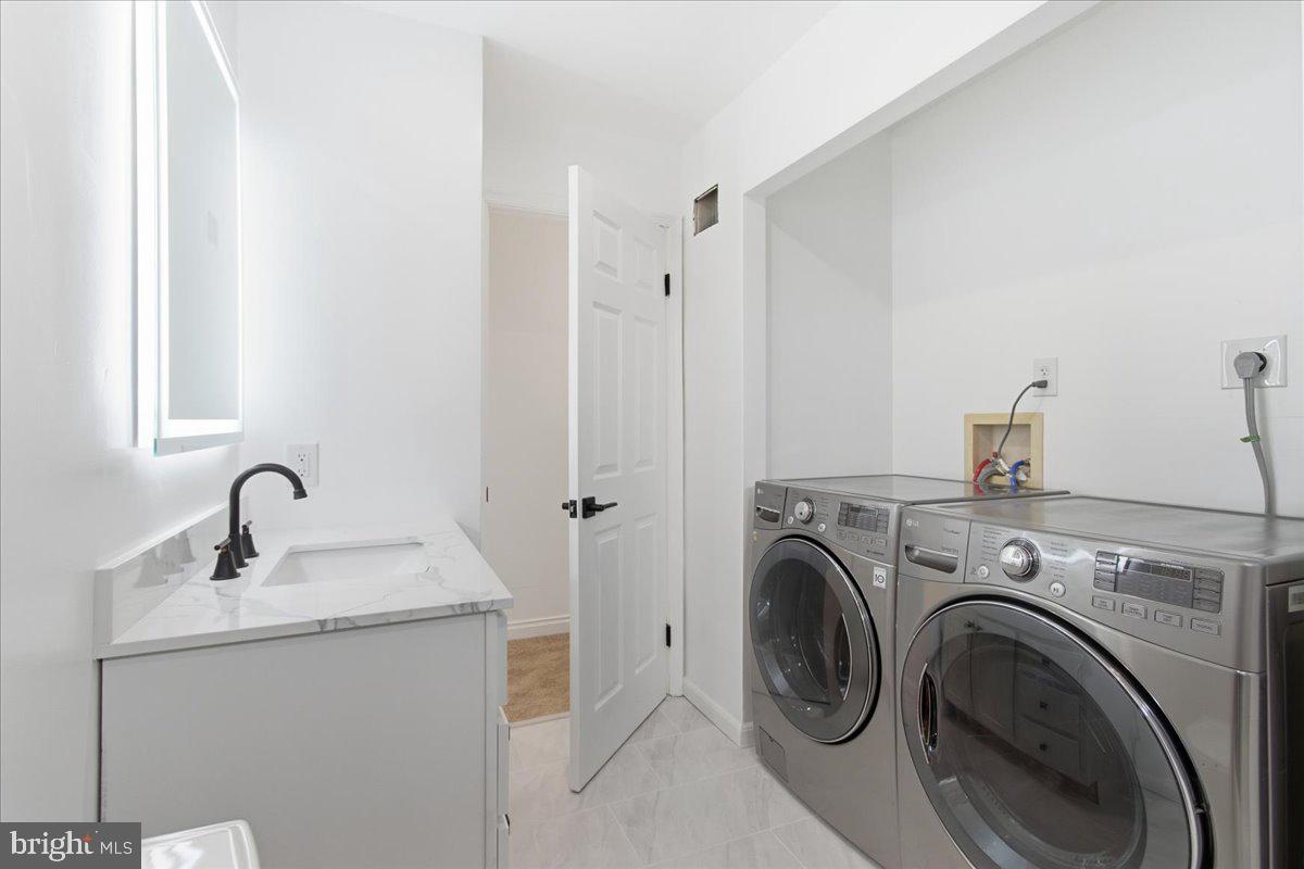 FOX RUN ESTATES - Residential