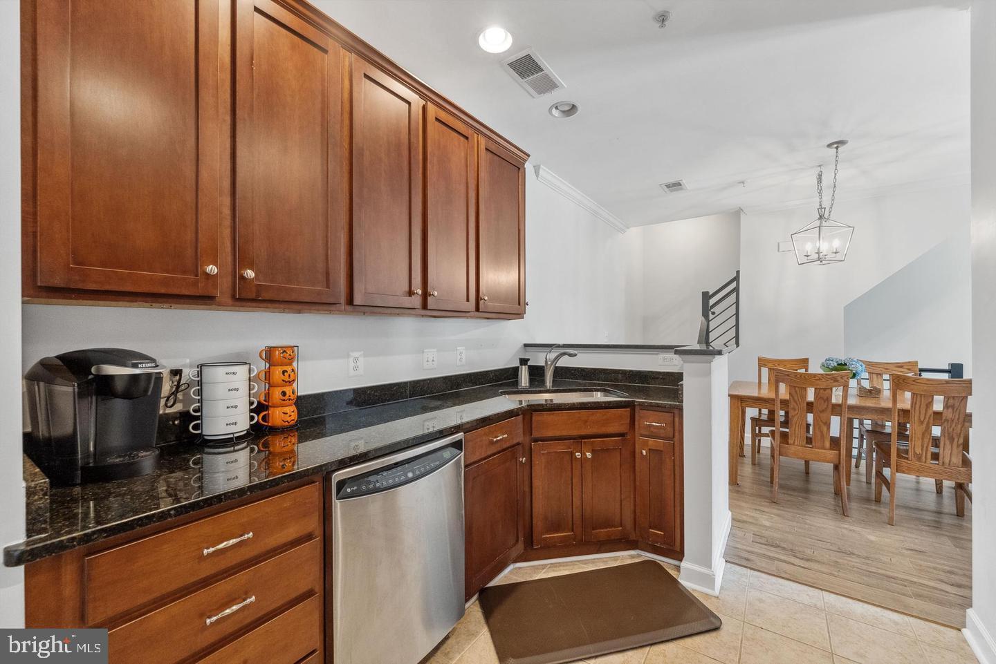 BELMONT COUNTRY CLUB - Residential Lease