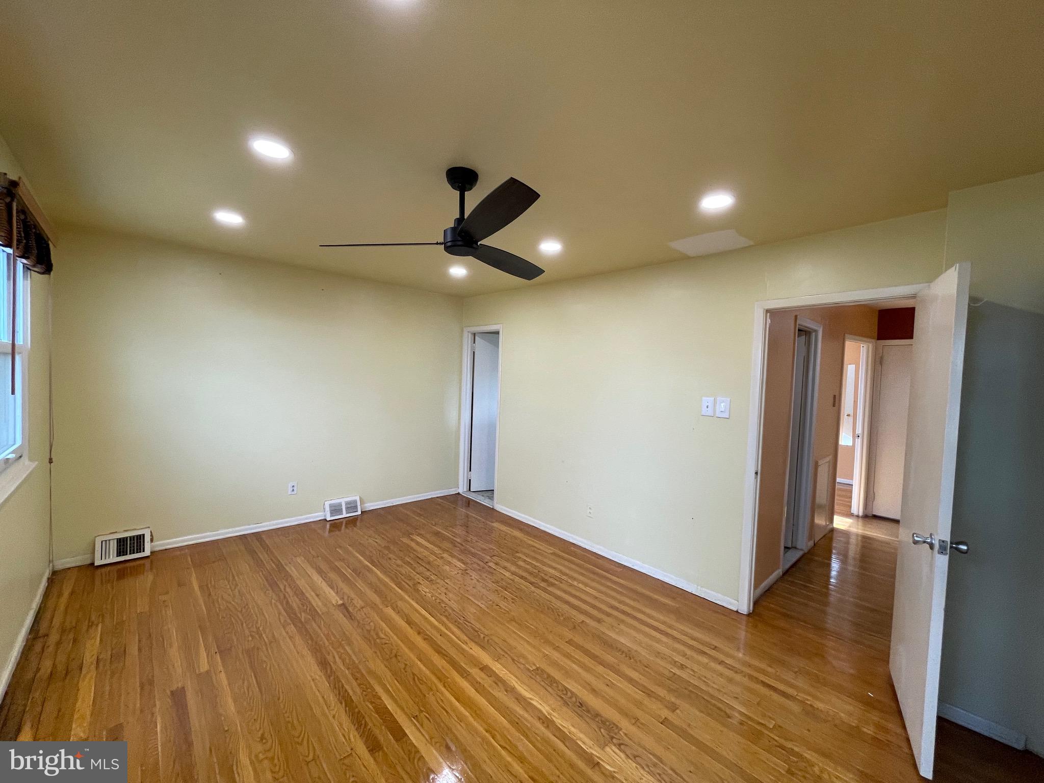 PHILADELPHIA (NORTHEAST) - Residential