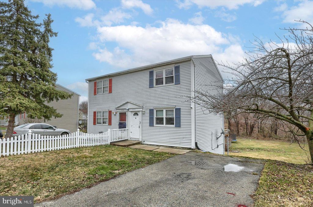 Photo of 1056 CLOVERTON DR, COLUMBIA, PA 17512 (MLS # PALA2030972)