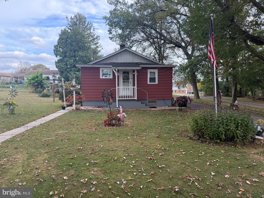 Photo of 121 Valley Road, YORK, PA 17407 (MLS # PAYK2091686)