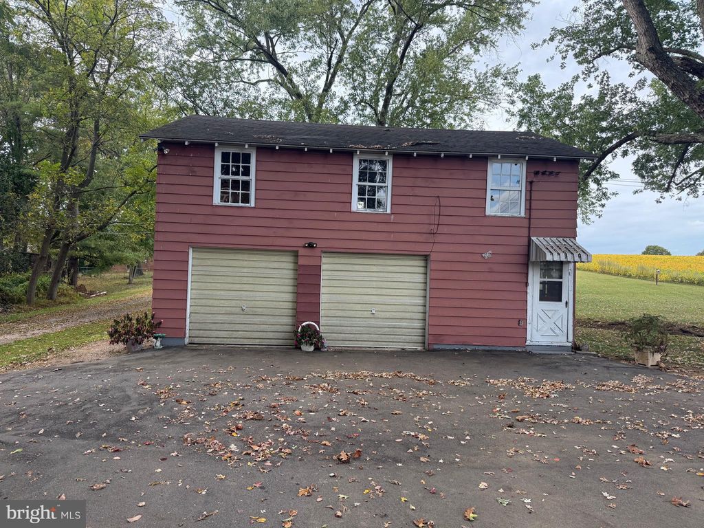 Photo of 121 Valley Road, YORK, PA 17407 (MLS # PAYK2091686)