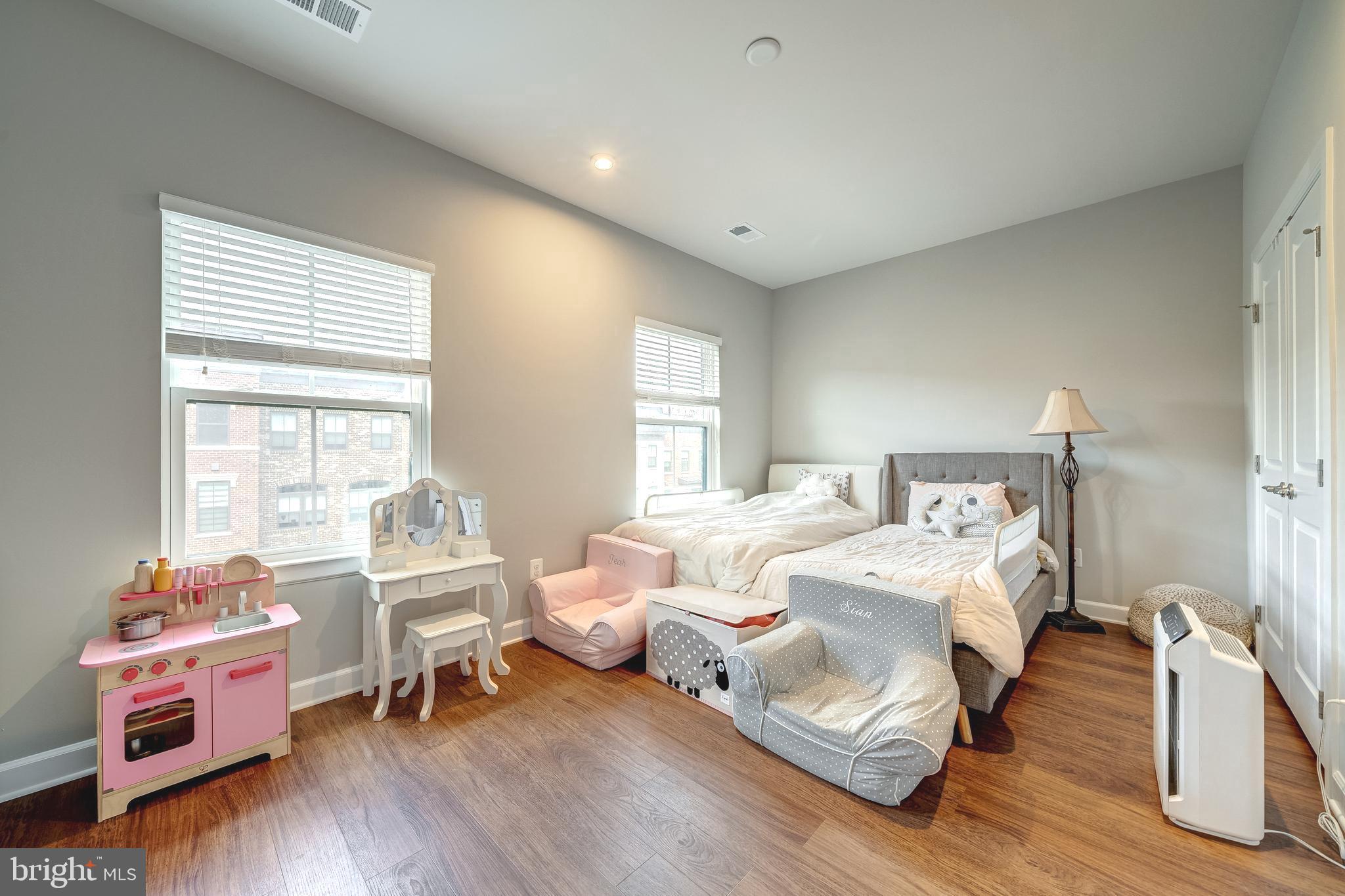 METRO ROW - Residential Lease