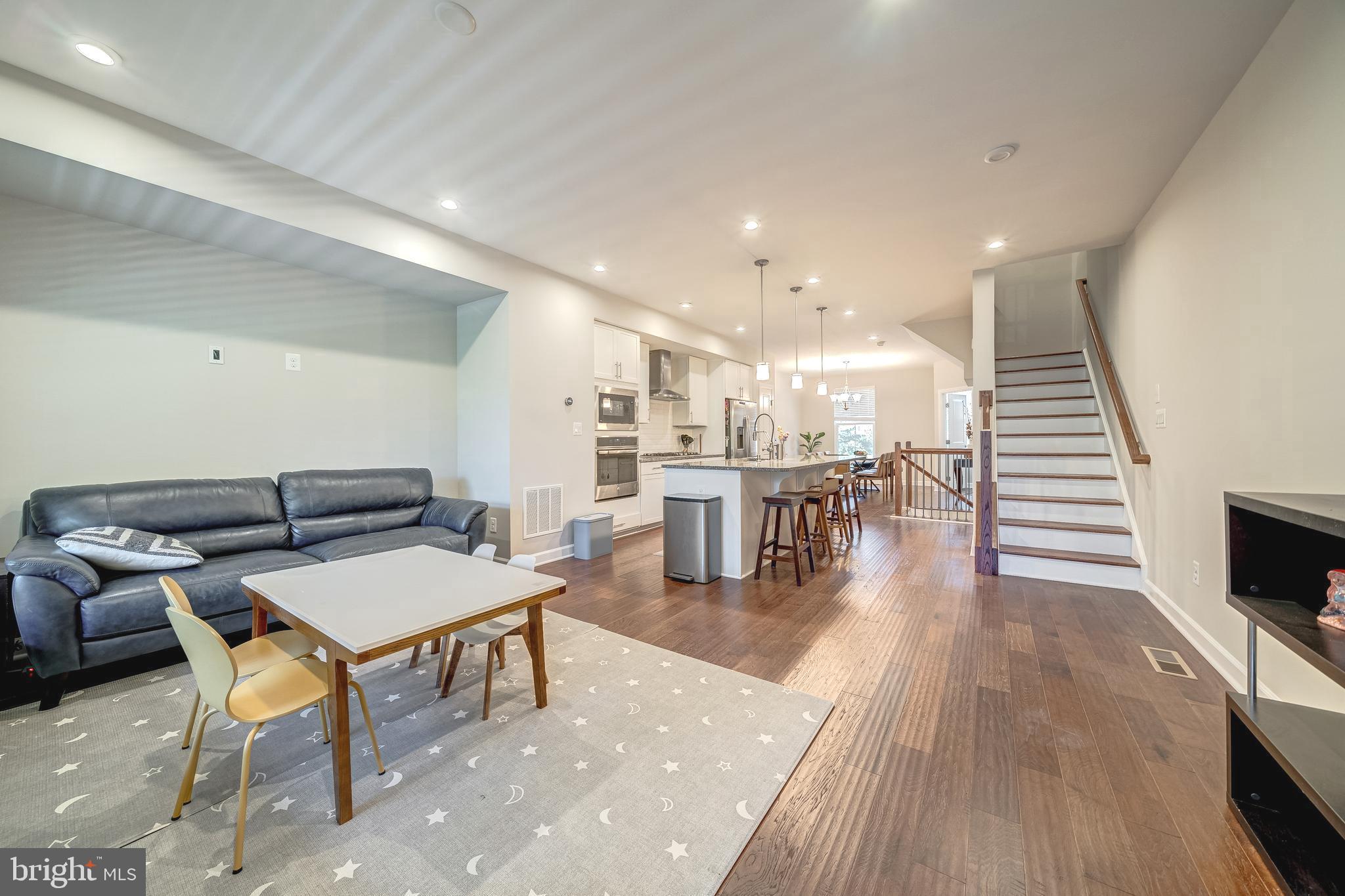 METRO ROW - Residential Lease