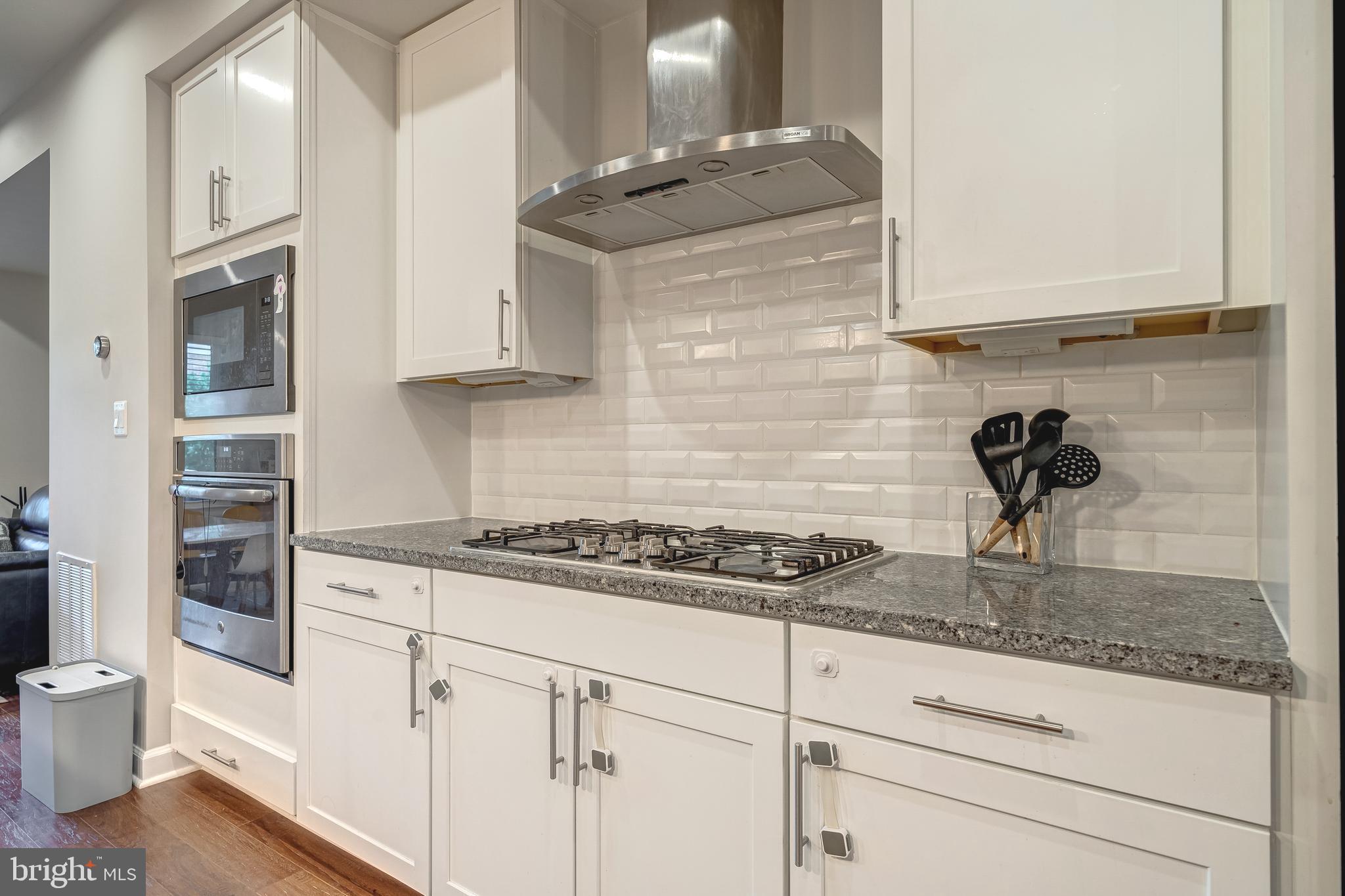 METRO ROW - Residential Lease