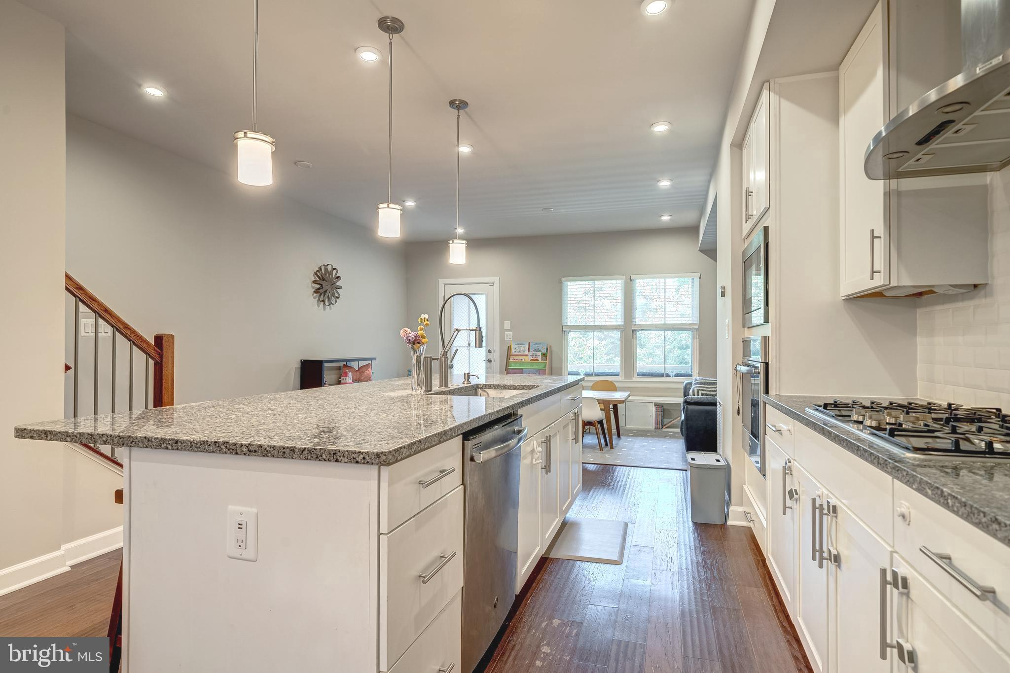 METRO ROW - Residential Lease