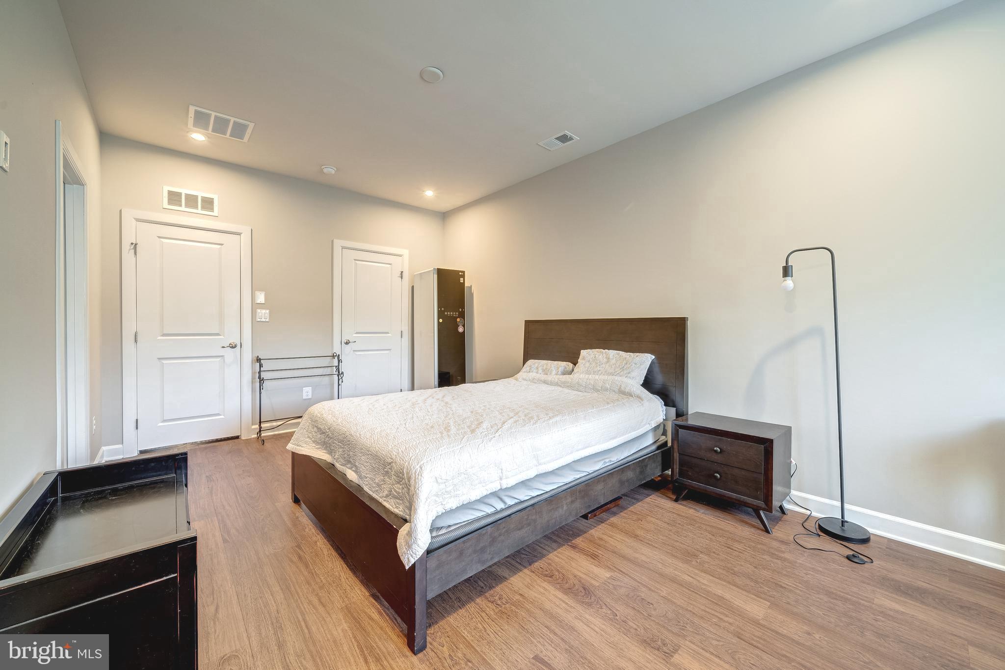 METRO ROW - Residential Lease