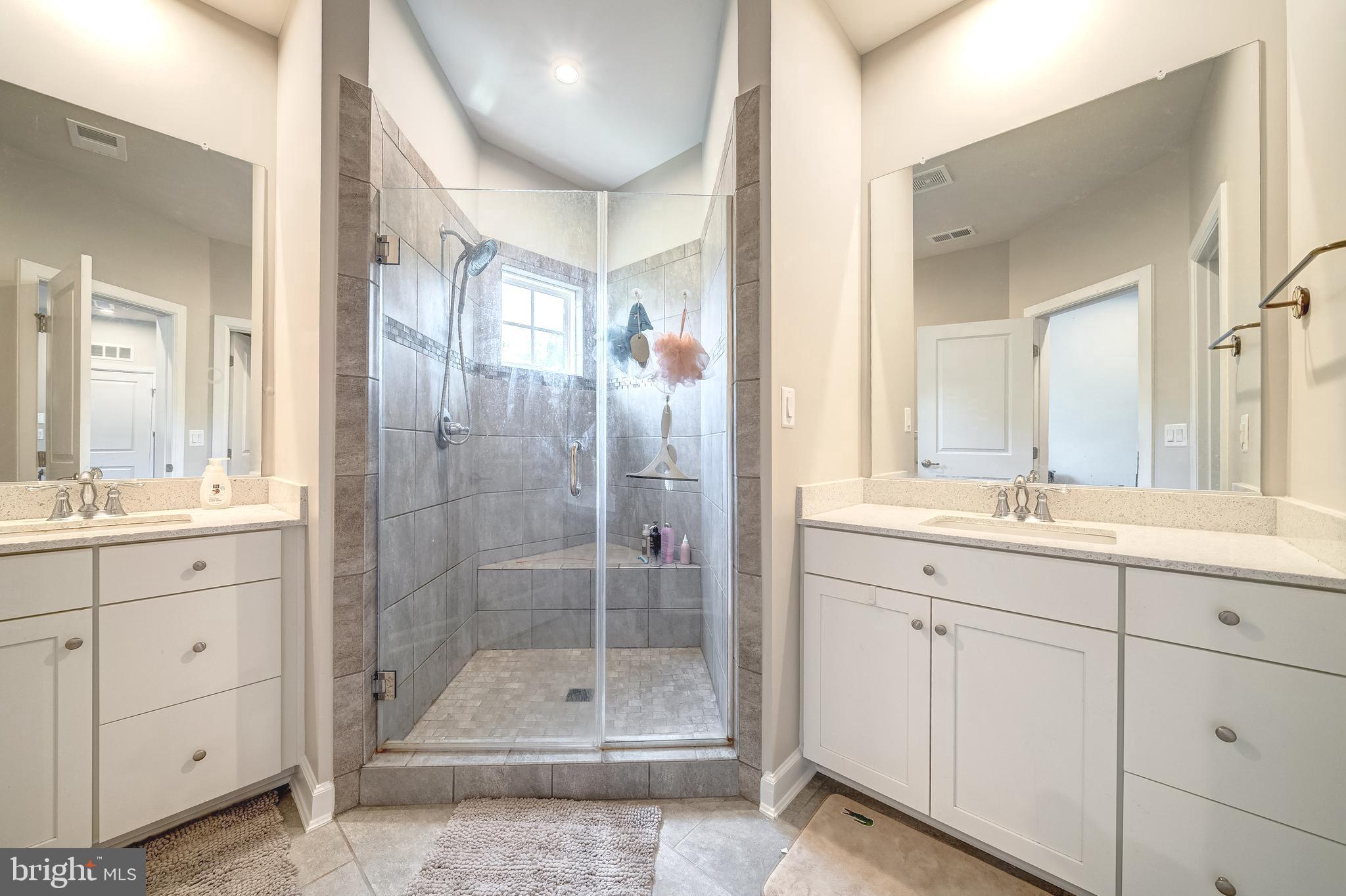 METRO ROW - Residential Lease