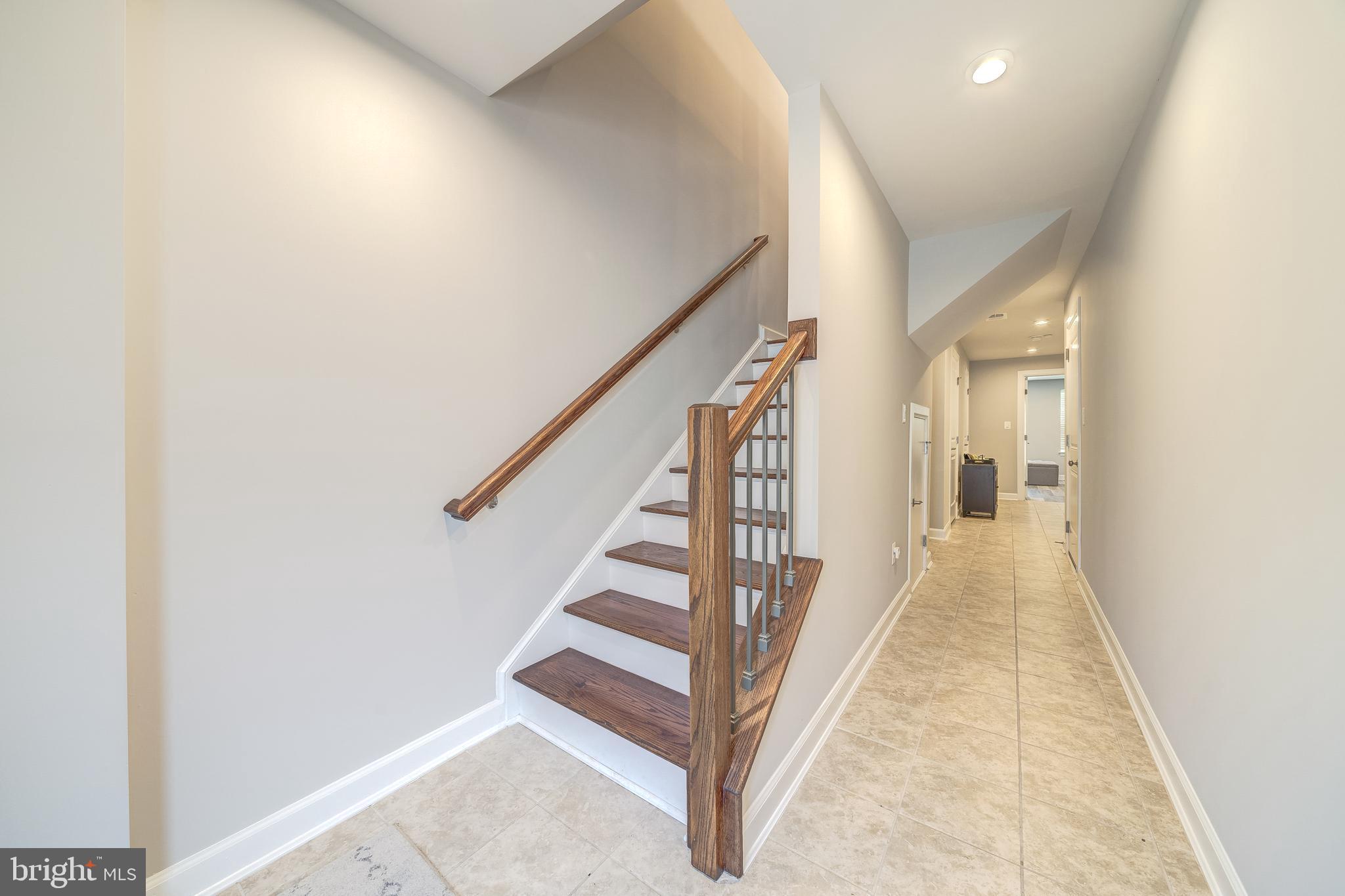 METRO ROW - Residential Lease