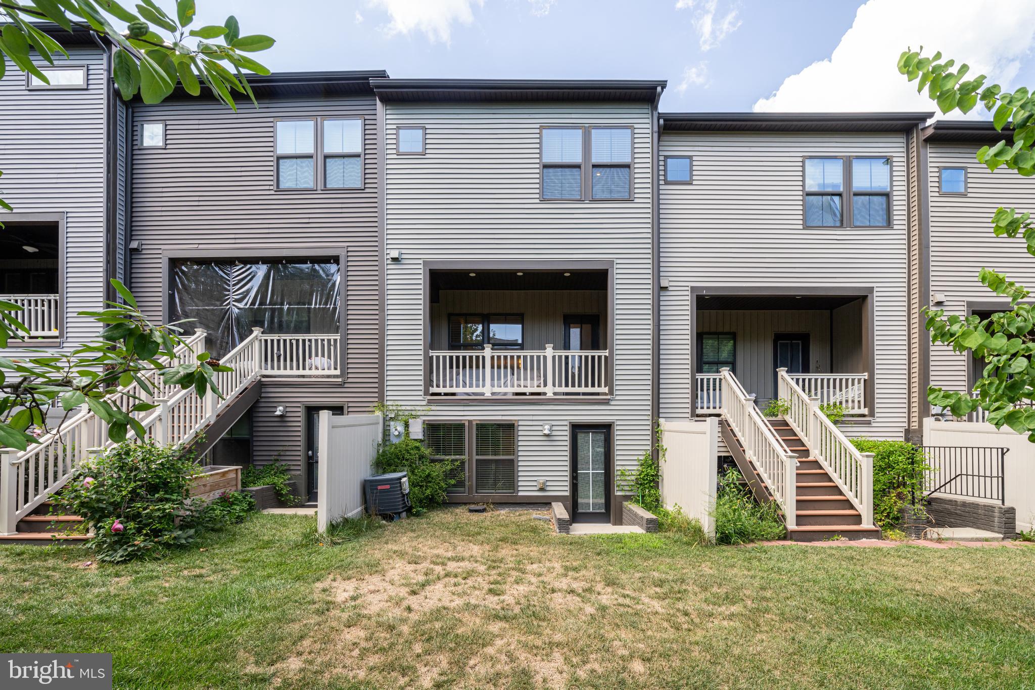 METRO ROW - Residential Lease