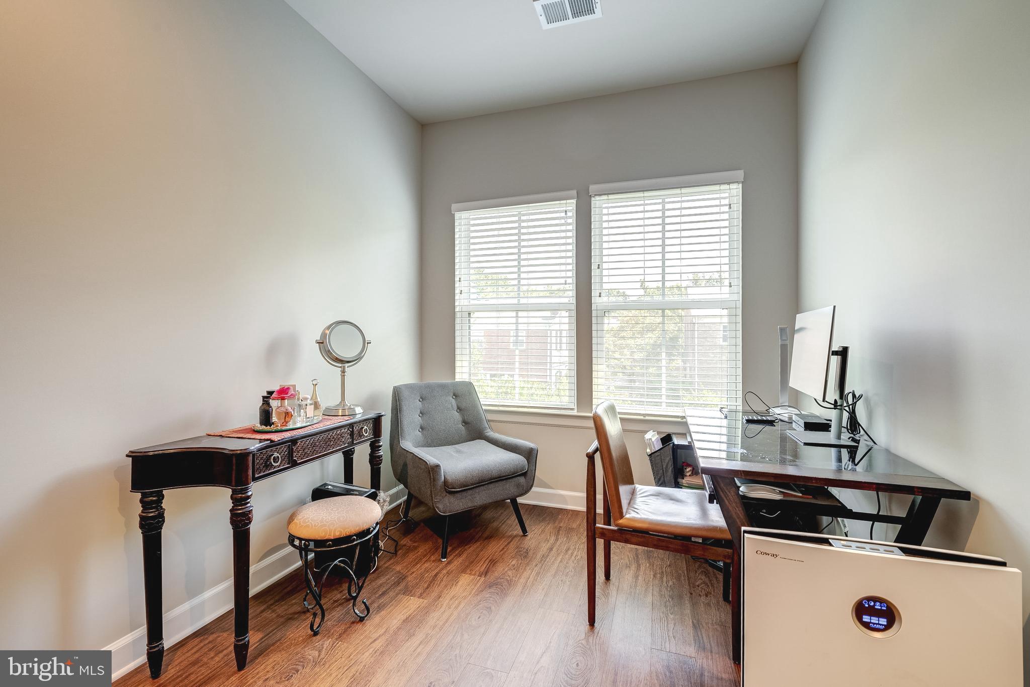 METRO ROW - Residential Lease