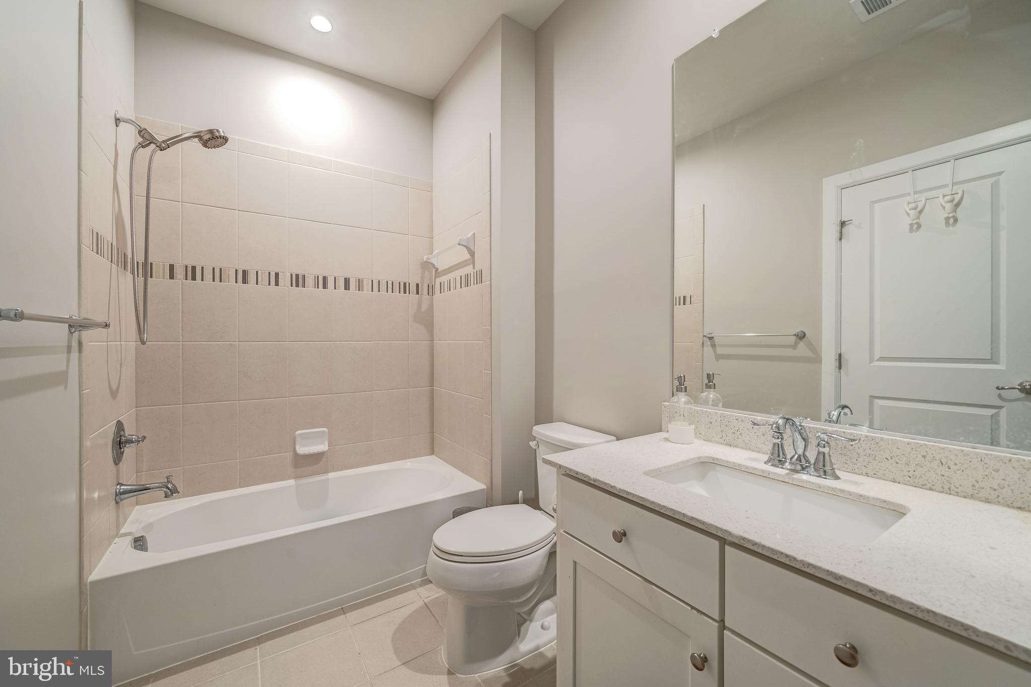 METRO ROW - Residential Lease