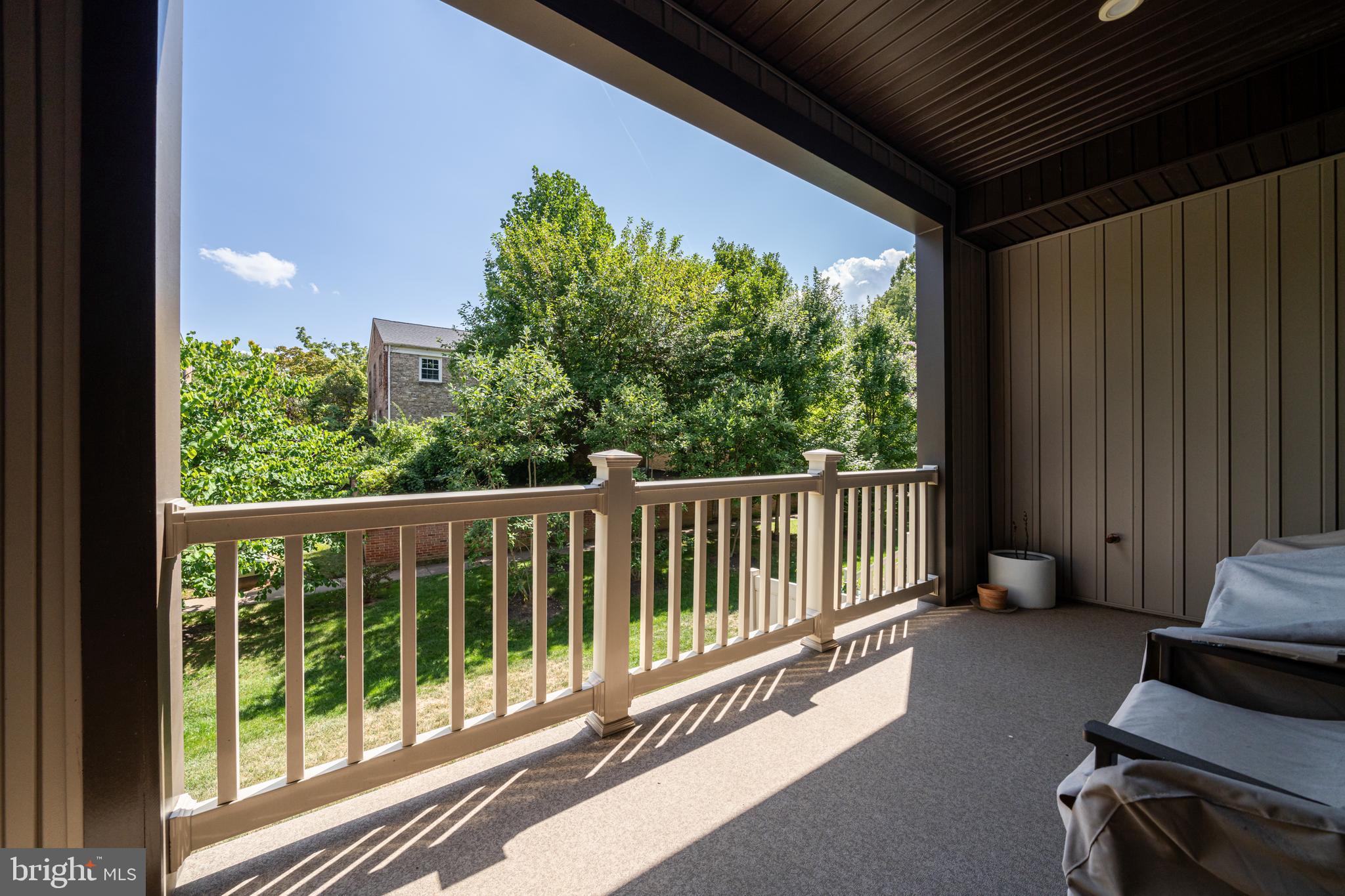 METRO ROW - Residential Lease