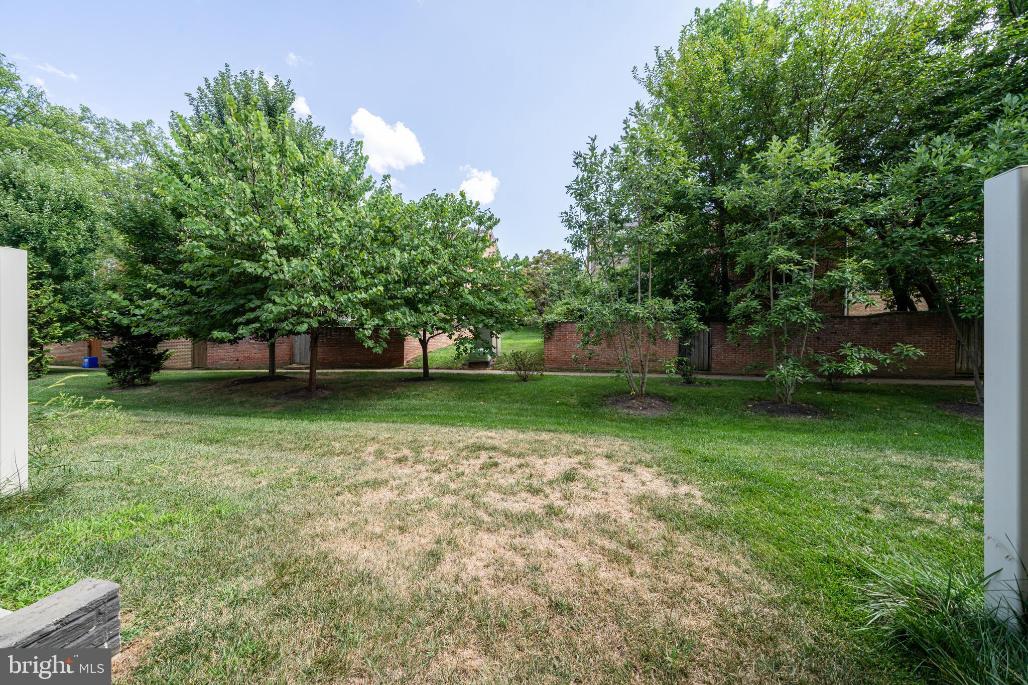 METRO ROW - Residential Lease