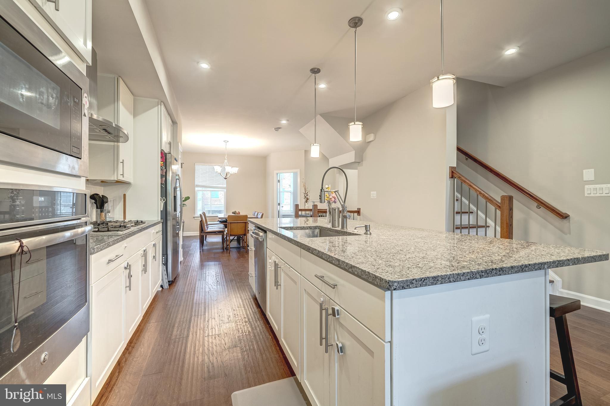 METRO ROW - Residential Lease