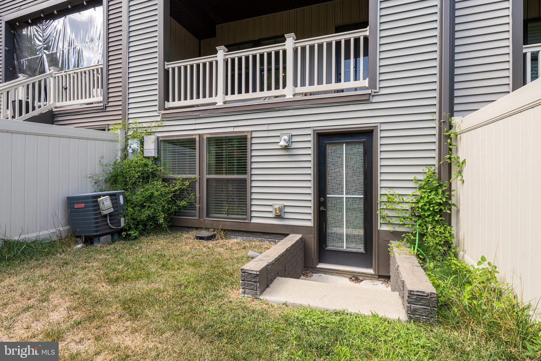 METRO ROW - Residential Lease