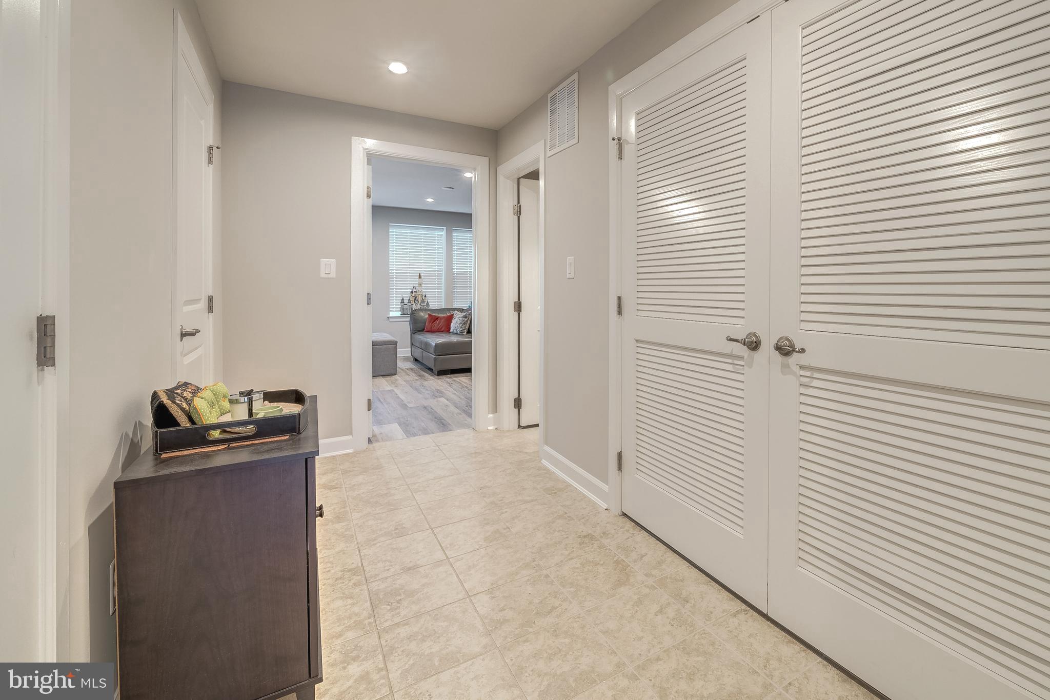 METRO ROW - Residential Lease