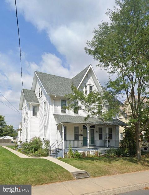 407 E BROAD STREET QUAKERTOWN PA 18951
