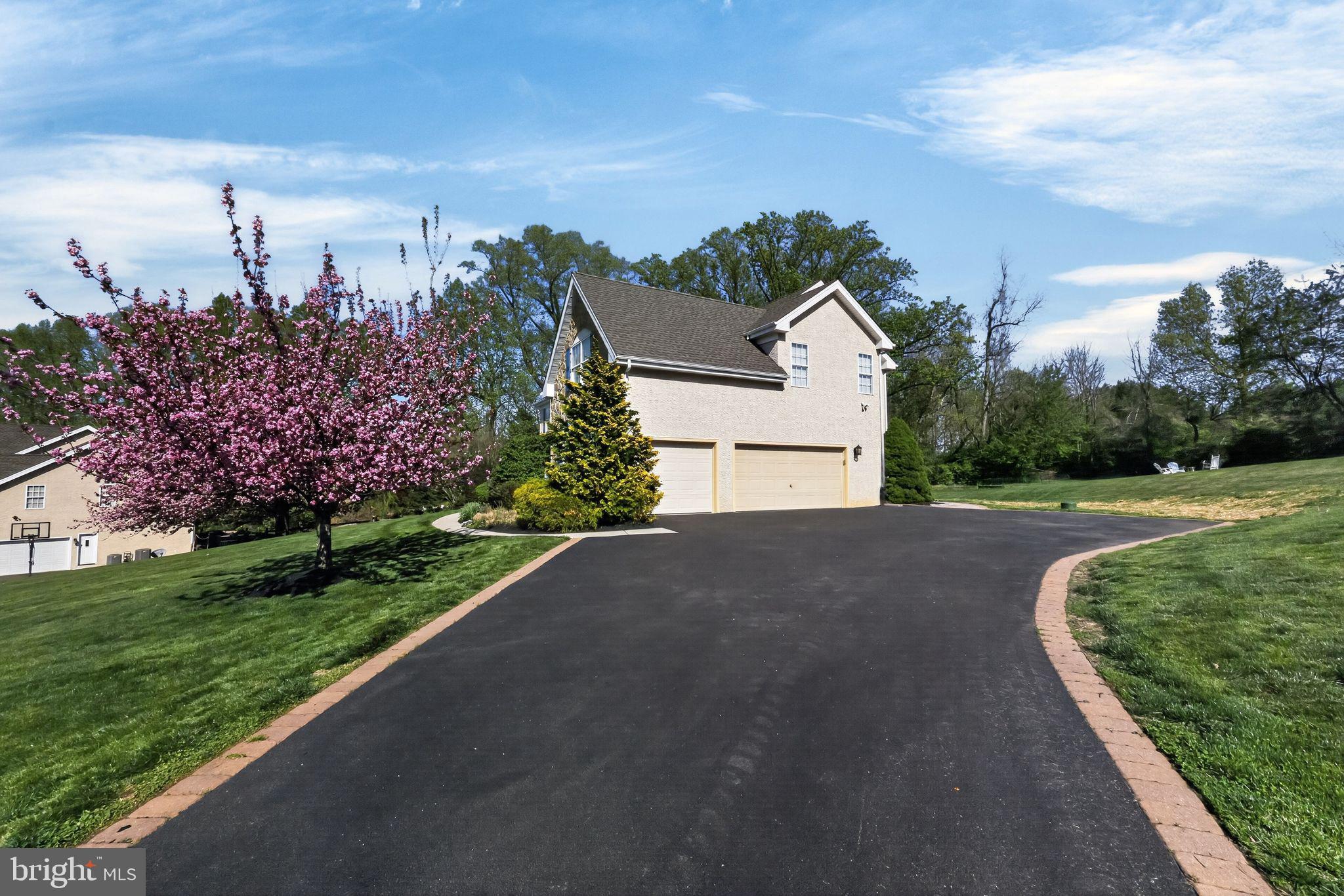 TWIN BRIDGES - Residential