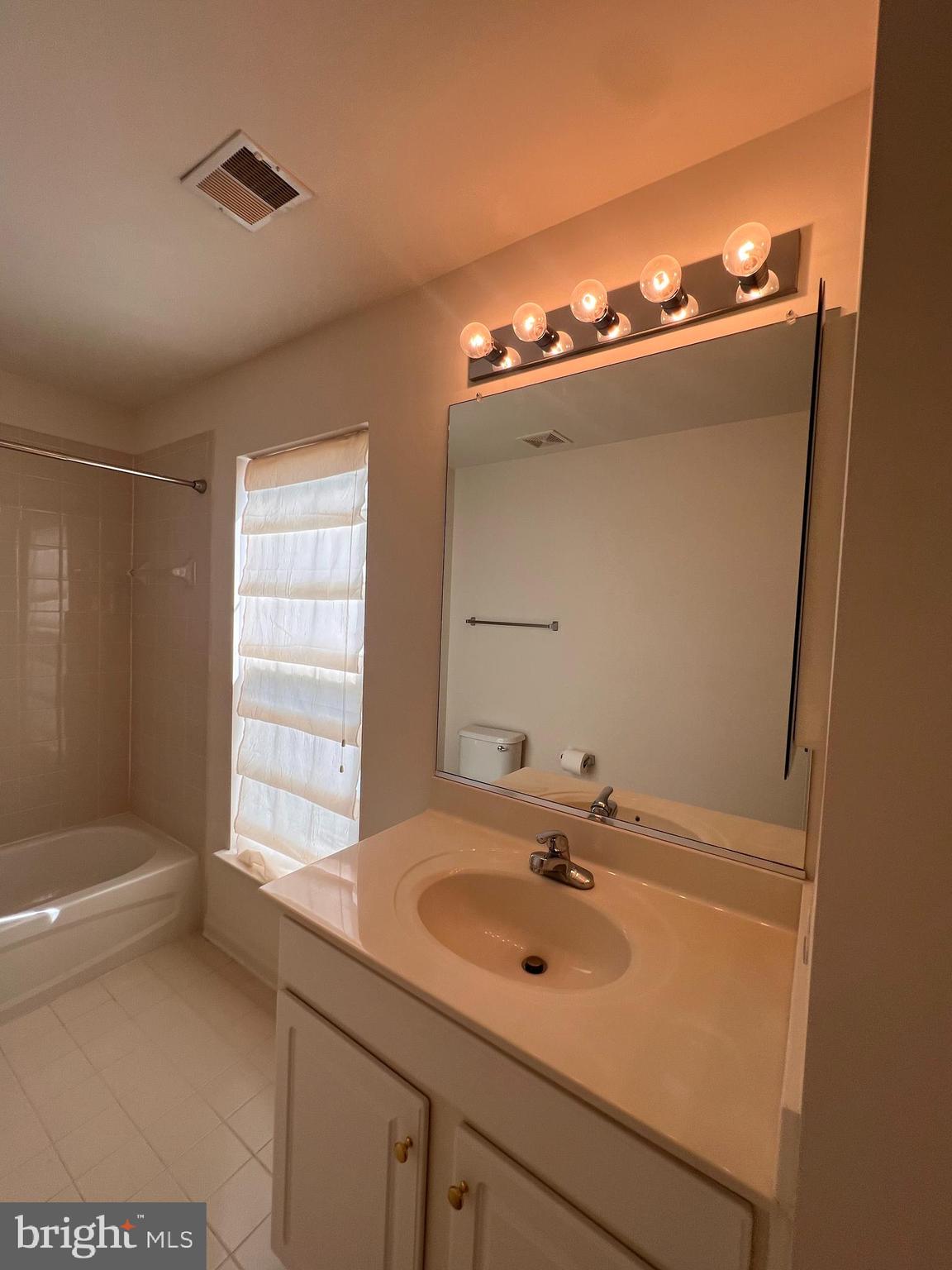 HUNTFIELD - Residential Lease