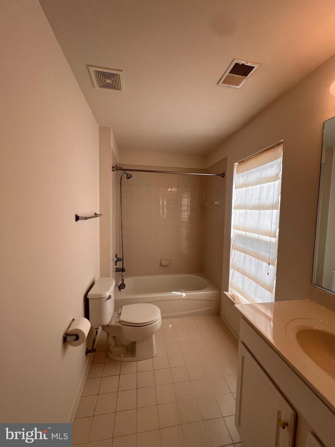 HUNTFIELD - Residential Lease