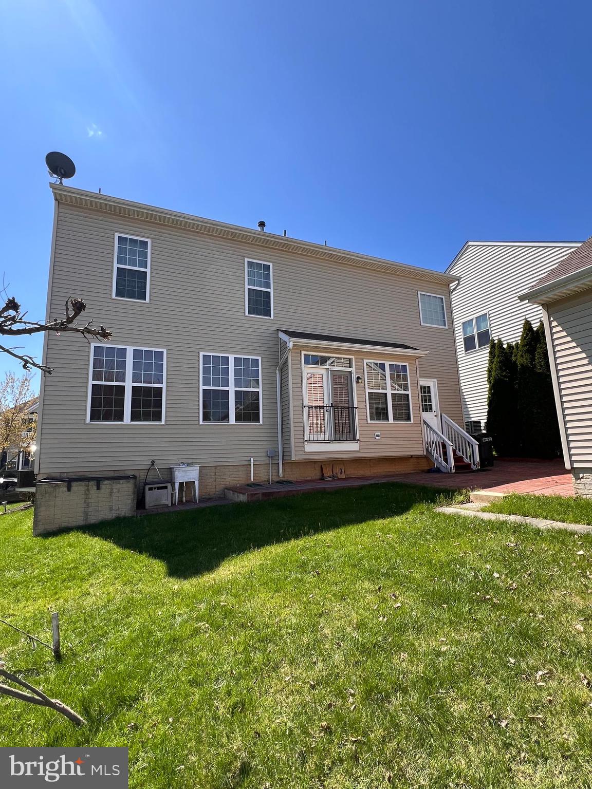 HUNTFIELD - Residential Lease