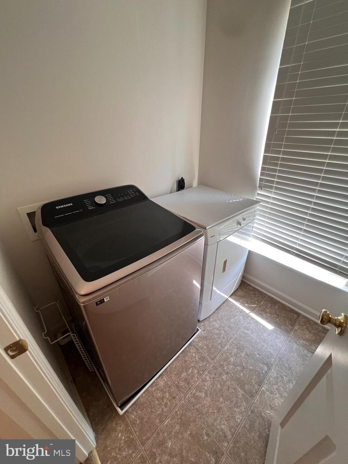 HUNTFIELD - Residential Lease