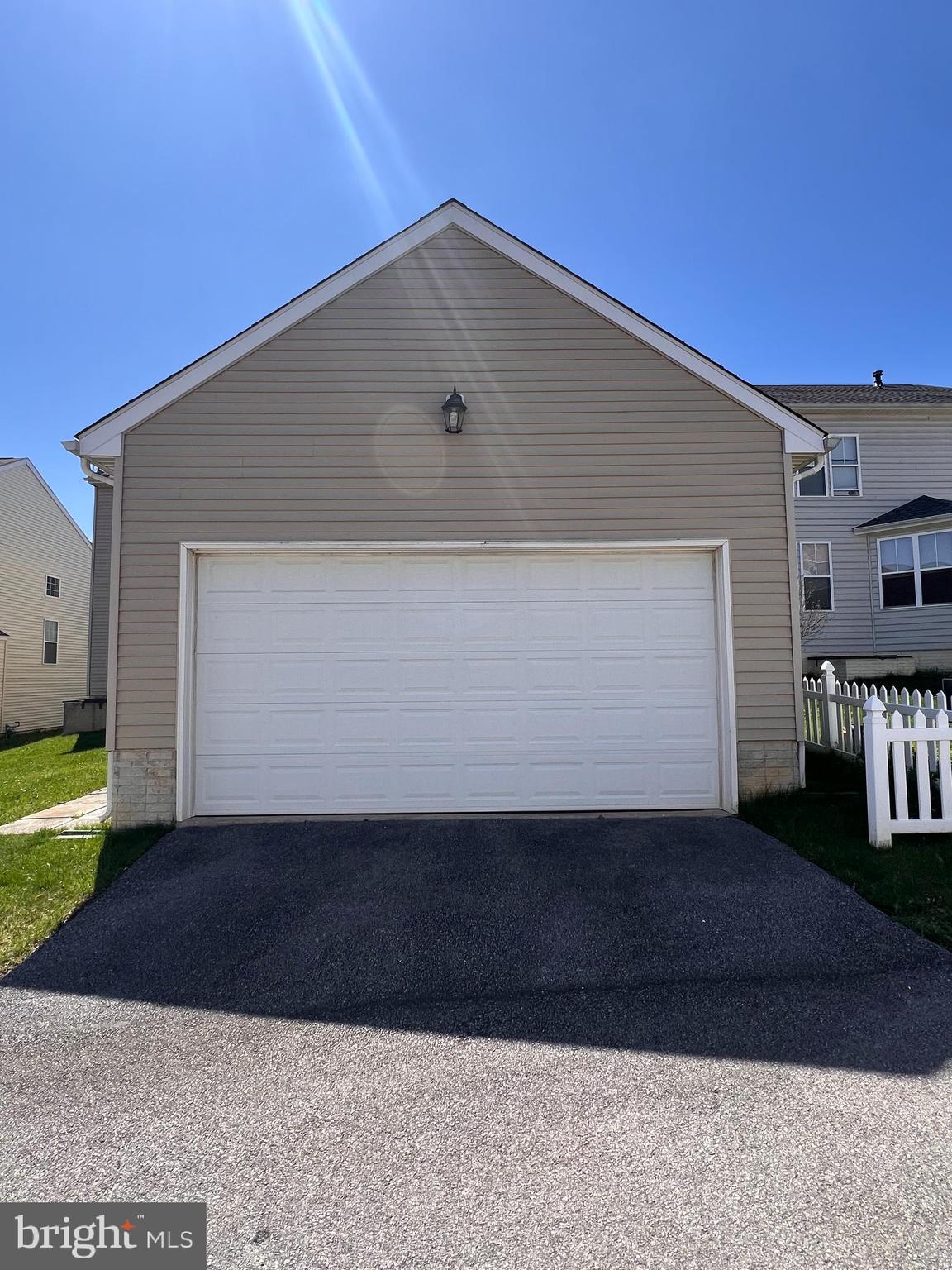 HUNTFIELD - Residential Lease