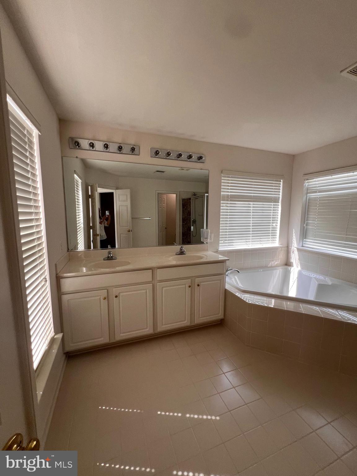 HUNTFIELD - Residential Lease