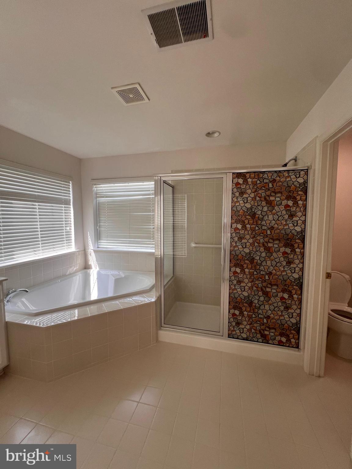 HUNTFIELD - Residential Lease