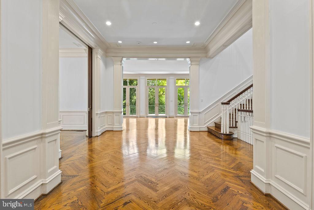 2944 UNIVERSITY TERRACE NW