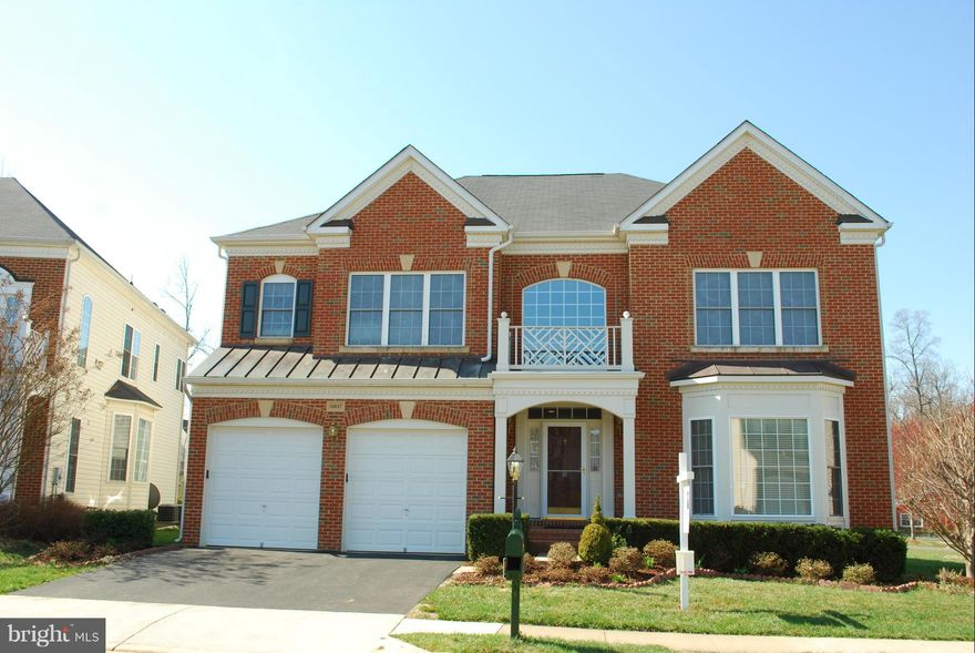 Fabulous luxury home in highly sought after Faircrest! Gleaming wood floors and high ceilings, gourmet kitchen with island,inviting foyer and spacious family room w a gas fire place. Oversized deck and fully finished basement w den,full bath, wet bar and theater room is perfect for entertainment! Extremely well kept home looking like a brand new home shows the owner's pride through out.