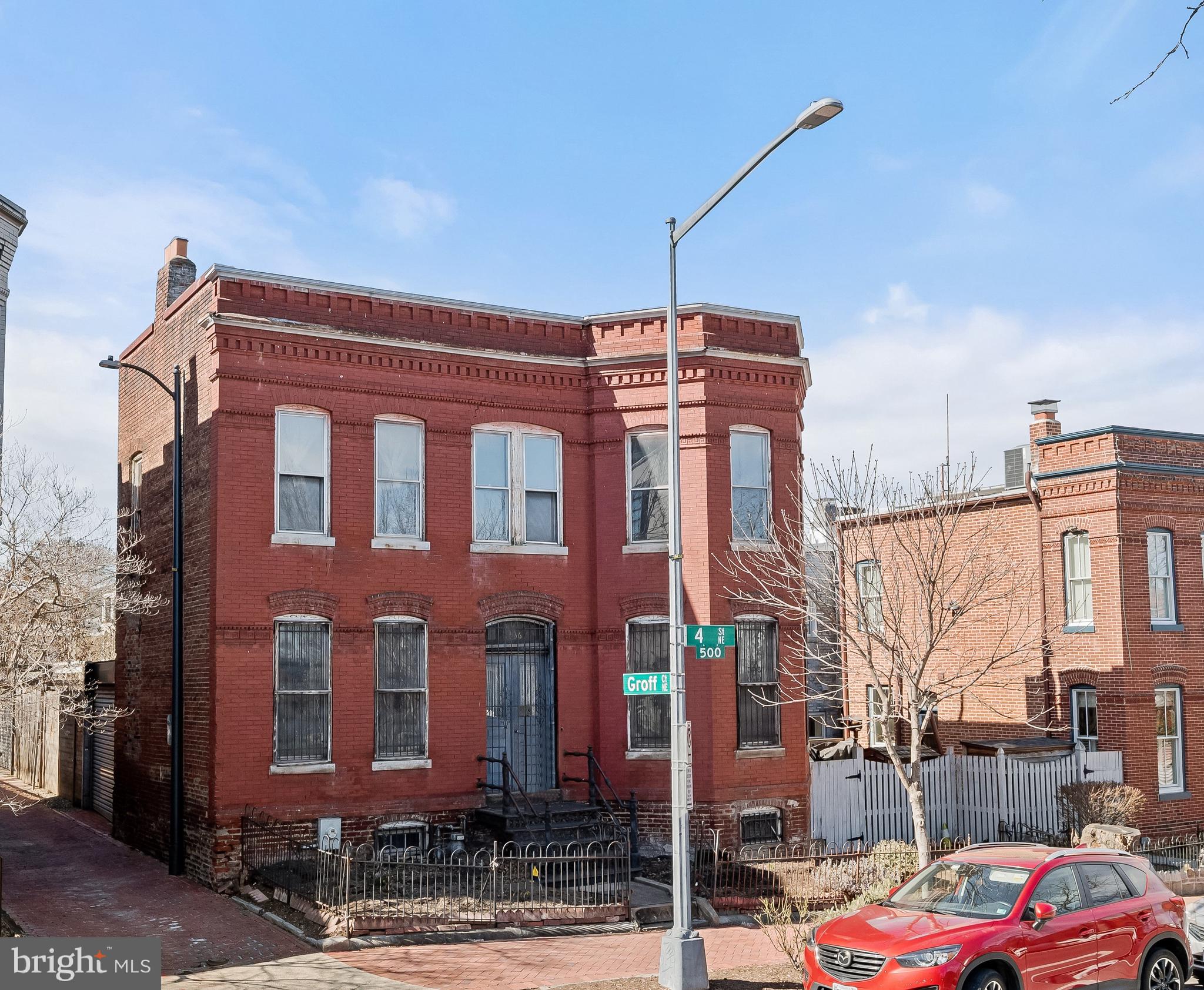 536 4TH STREET NE