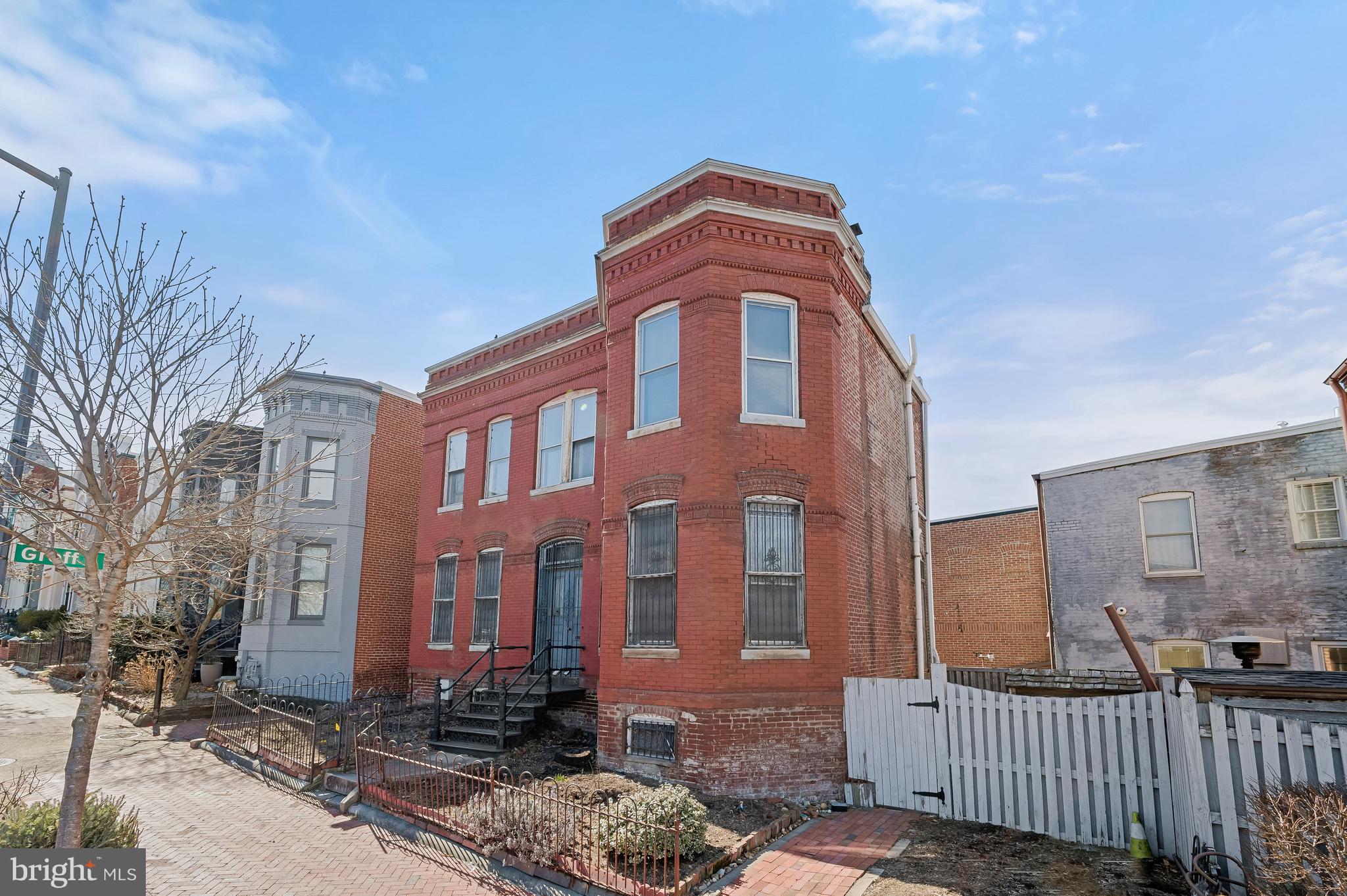 536 4TH STREET NE
