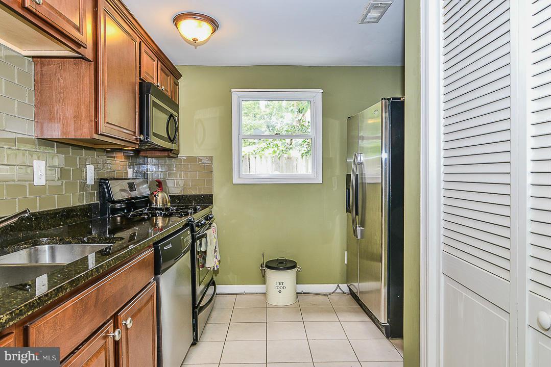 DOUGLAS PARK - Residential Lease