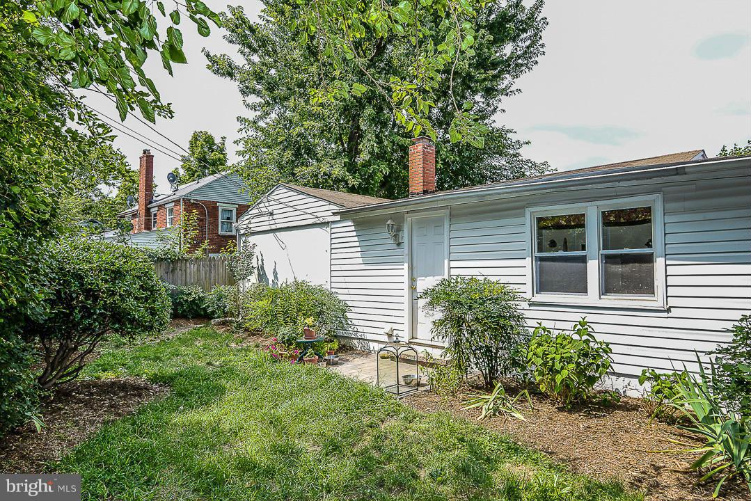 DOUGLAS PARK - Residential Lease