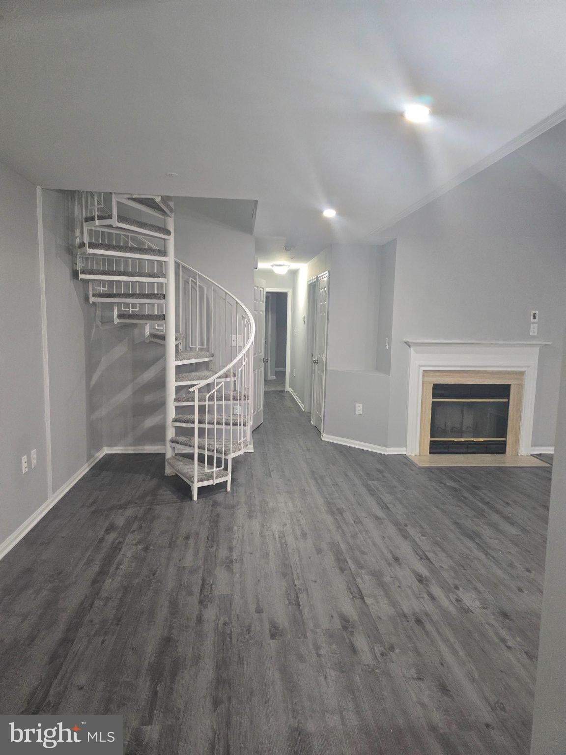 9605 LAKE POINTE COURT 303