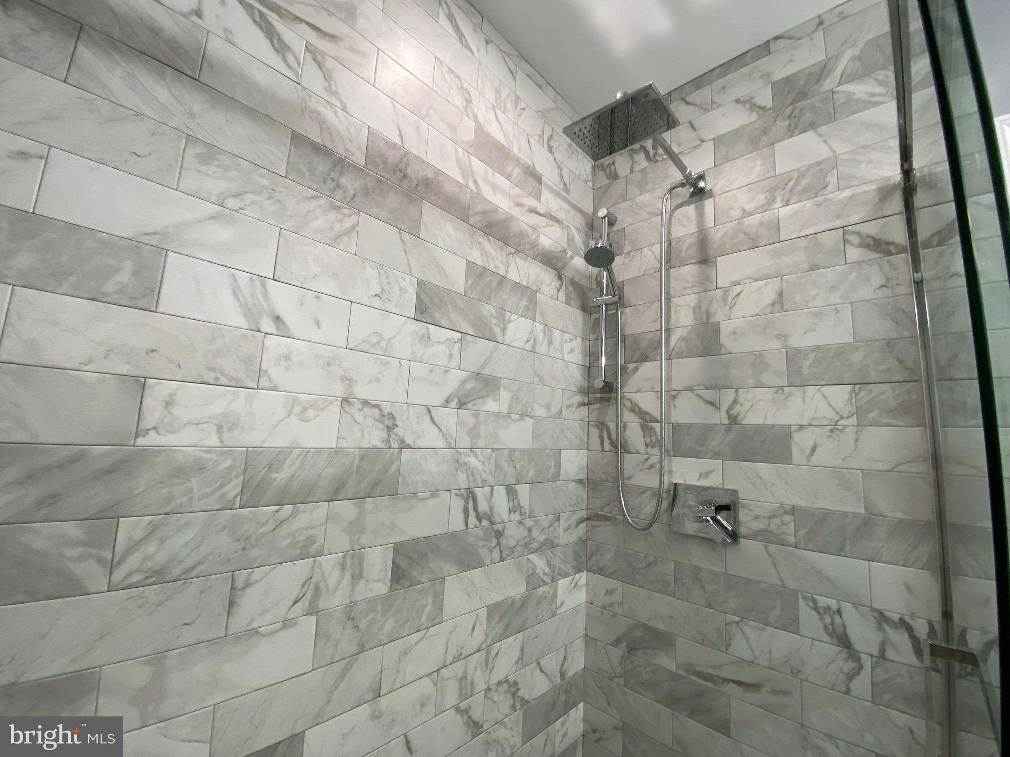 PORT RICHMOND - Residential Lease