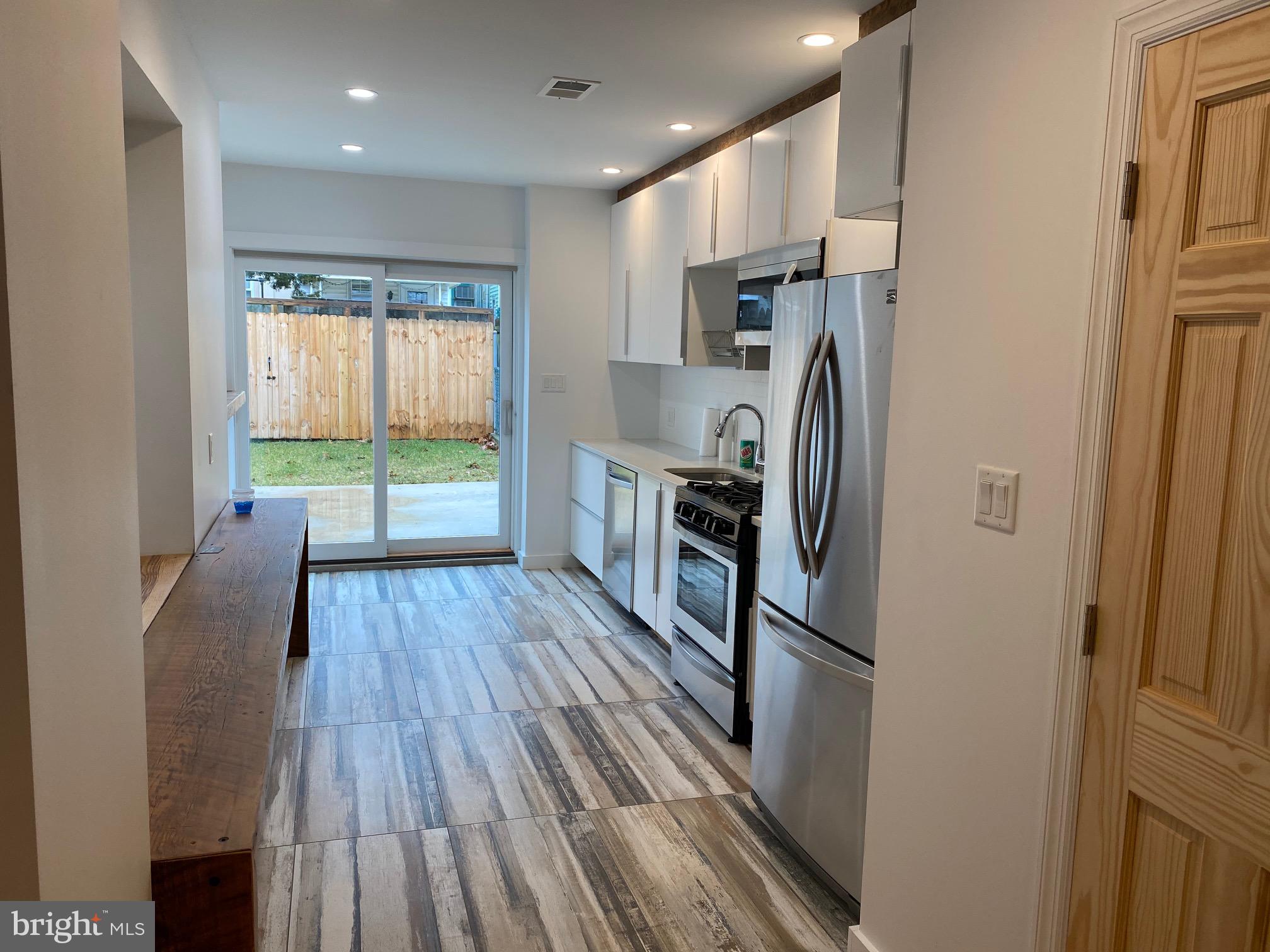 PORT RICHMOND - Residential Lease