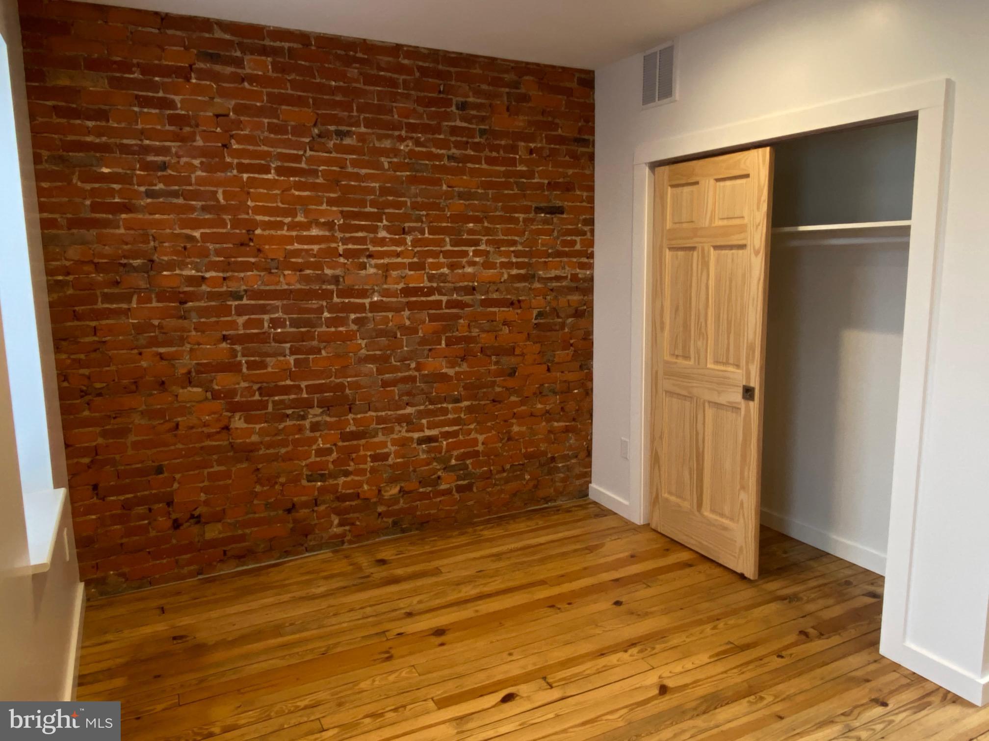 PORT RICHMOND - Residential Lease