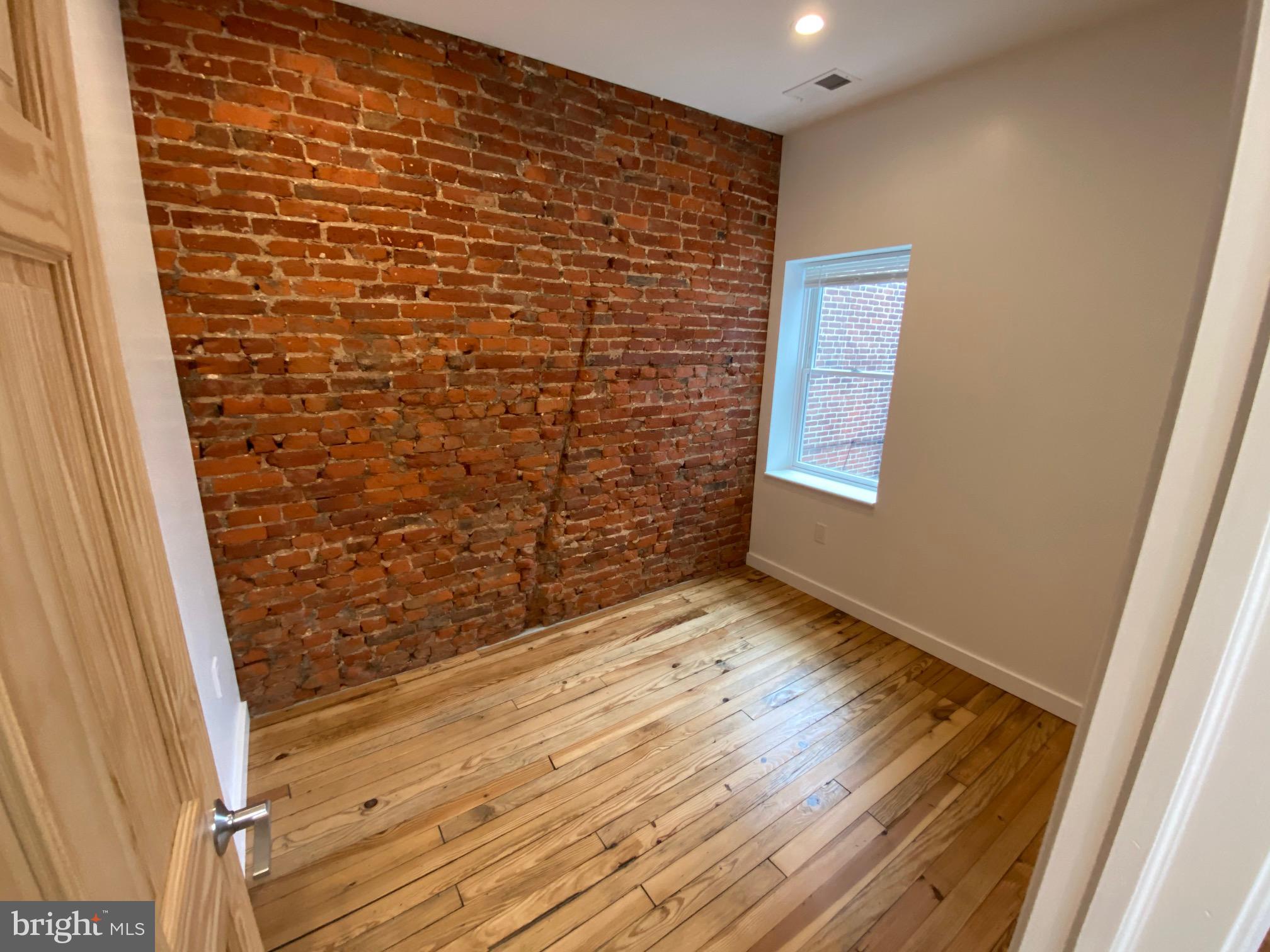 PORT RICHMOND - Residential Lease