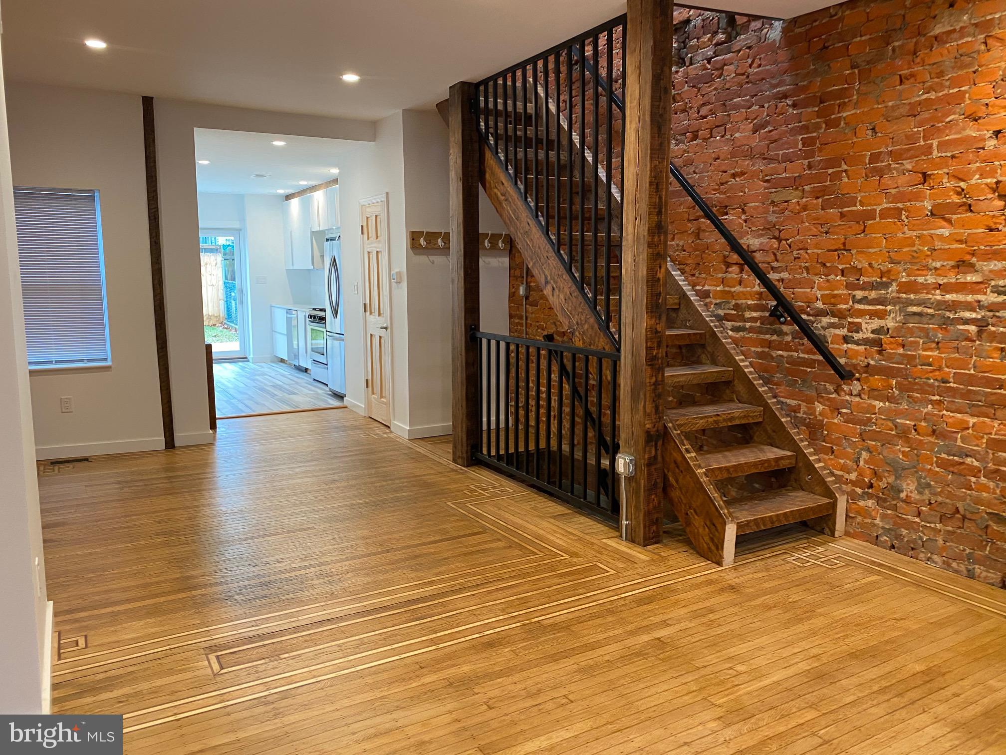 PORT RICHMOND - Residential Lease