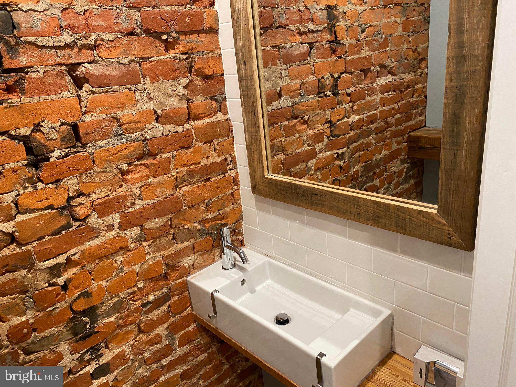 PORT RICHMOND - Residential Lease