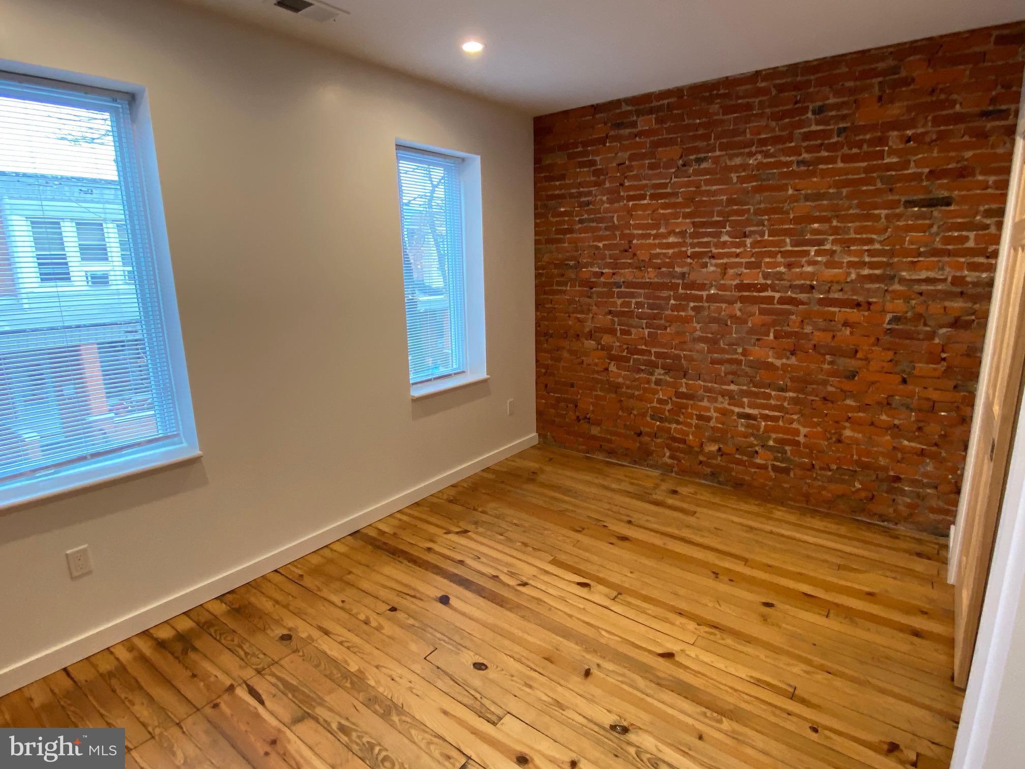 PORT RICHMOND - Residential Lease