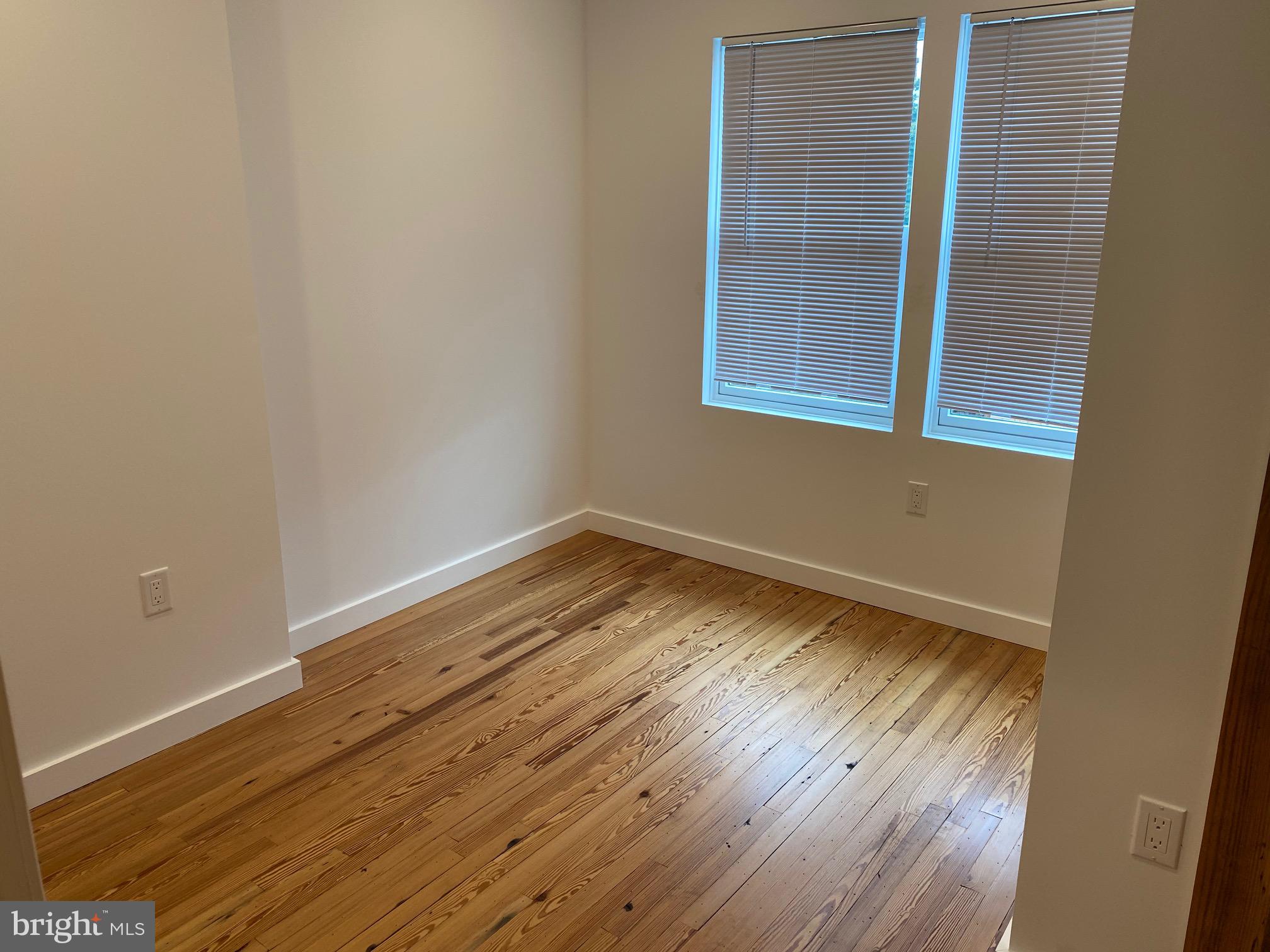 PORT RICHMOND - Residential Lease