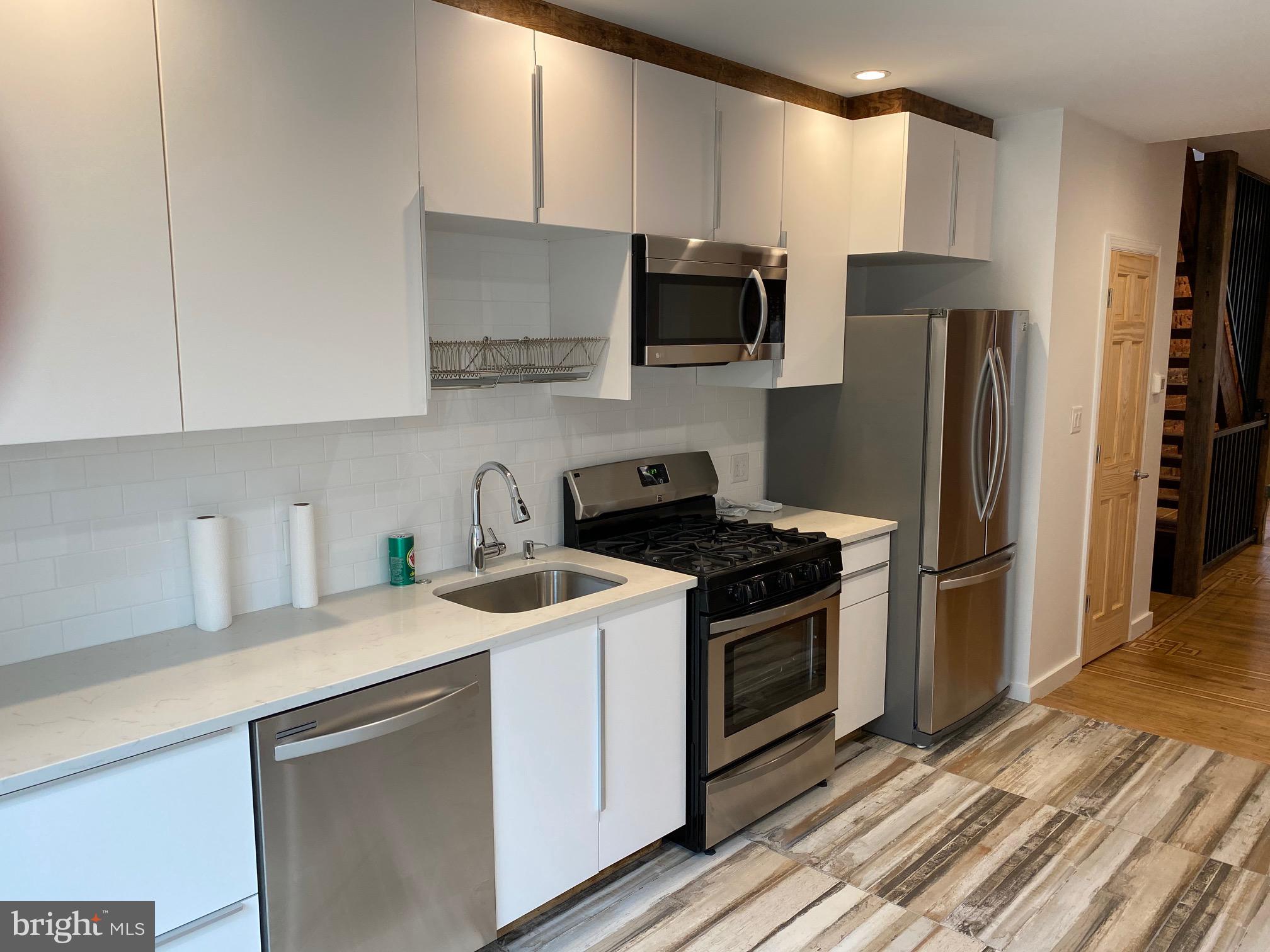 PORT RICHMOND - Residential Lease
